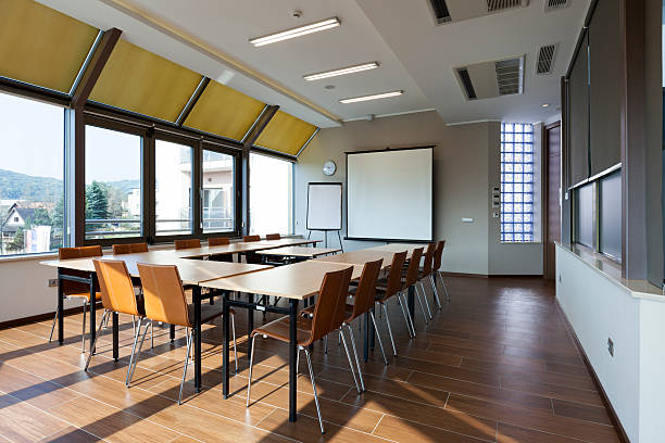 🚒 Évolution du référentiel de formation des Jeunes Sapeurs-Pompiers (JSP)
Comment moderniser la formation et garantir un cadre commun pour accompagner les futures générations de sapeurs-pompiers.
Un nouveau référentiel national encadrant la formation des Jeunes Sapeurs-Pompiers (JSP) est entré en vigueur avec l’arrêté du 20 octobre 2025, remplaçant celui de 2014.
Les principales évolutions :
• une formation organisée en blocs de compétences
• des référentiels nationaux d’activités et d’évaluation harmonisés
• un renforcement de la pédagogie et de l’encadrement des jeunes
• la mise en place d’un diplôme pour les animateurs JSP
• ajout d’un temps d’accueil d’environ 4h en début de formation (peut être adaptée par les SDIS ou unions départementales dans leur progression pédagogique)
GCR Organisation accompagne les SDIS depuis plus de 25 ans dans la formation des animateurs JSP.
N’hésitez pas à nous contacter pour en savoir plus 👇
📞 02 33 26 32 96
📧 contact@gcrorganisation.com
🌐 https://www.gcrorganisation.com/
#JSP #JeunesSapeursPompiers #SapeursPompiers #Formation #SécuritéCivile #Prévention #Pédagogie #Secours #SDIS #FormationContinue #SécuritéIncendie #EngagementJeunesse