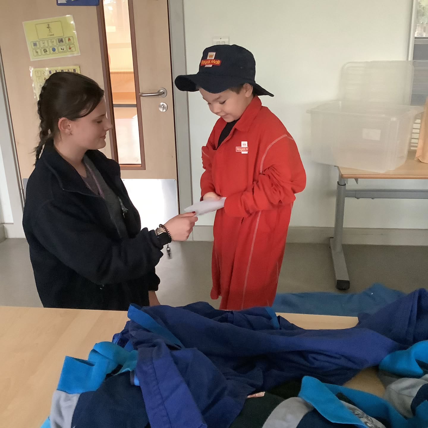 ✨ Role‑play morning with the Squirrels! ✨
Squirrel class spent a morning during primary careers week stepping into the shoes of the amazing people who help us every day — and safe strangers we can trust.
We had doctors, postal workers, chefs, cleaners, and shop keepers bustling around, each one fully committed to their role. The creativity was amazing and the teamwork was even better.
So proud of this brilliant bunch.