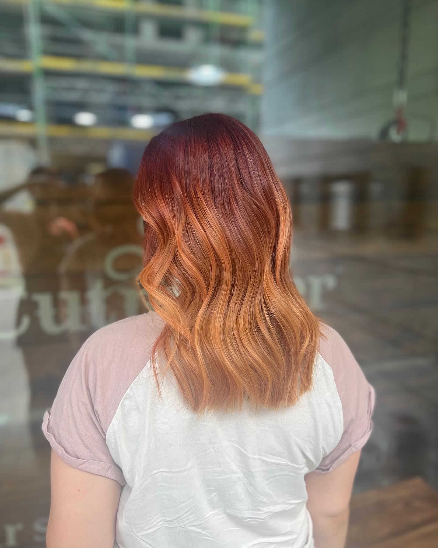 Bringt Farbe in euer Haar! ❣️
Wer von euch ist auch eher etwas bunter unterwegs? Oder doch lieber natürlicher?
Kommt vorbei und lass euch beraten
Mo-Fr 10-16.30 Uhr ohne Termin, nur mit etwas Wartezeit!
#redhair #rotehaare #rotesbalayage #balayage #balayagedortmund #kupferhaare #friseurdortmund #amphoenixsee #dortmundhörde #buntehaare