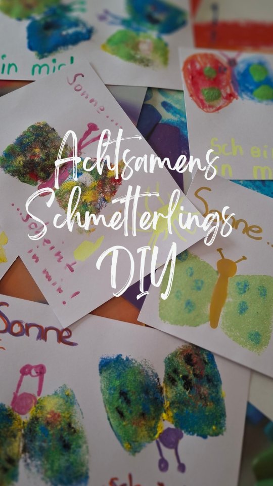 Nach den Schmetterlingen aus meiner Frühlingskinderyogastunde habt ihr wirklich oft gefragt - tadaa, ich habe euch das DIY mit meinen Kids zuhause nochmal abgefilmt.
Alles was ihr braucht, sind kleine Küchenschwämme, Gummis, Farben und eine Karte/Papier zum Aufstempeln.
Im Kinderyoga haben wir den Schmetterlingen im Nachgang noch einen Körper und Fühler dazugemalt- sowie unseren liebsten Finger Mantra Spruch🦋
Viel Spaß beim Nachmachen! Abspeichern und linken nicht vergessen🦋
#kinderyoga #diy #schmetterling #Frühlingsyoga #kinderyogaübung