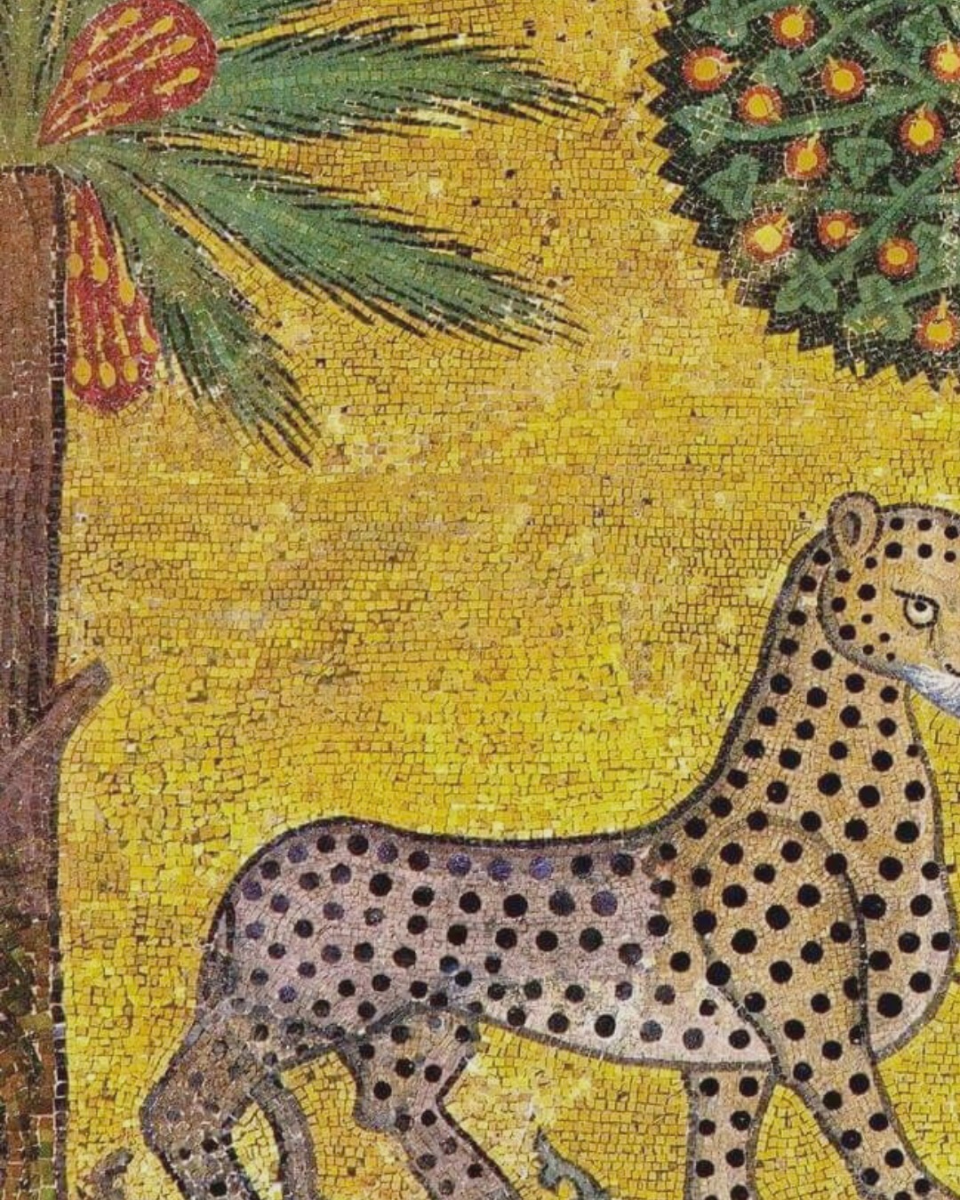 Un dettaglio visto a Palermo.
Negli affreschi della Cappella Palatina tra animali e palme.
Da quell’immaginario nascono gli orecchini Leopardo Siciliano e Naxos.
Figure semplici e simboliche, che portano con sé un frammento di Mediterraneo quasi esotico. 🐆🌴