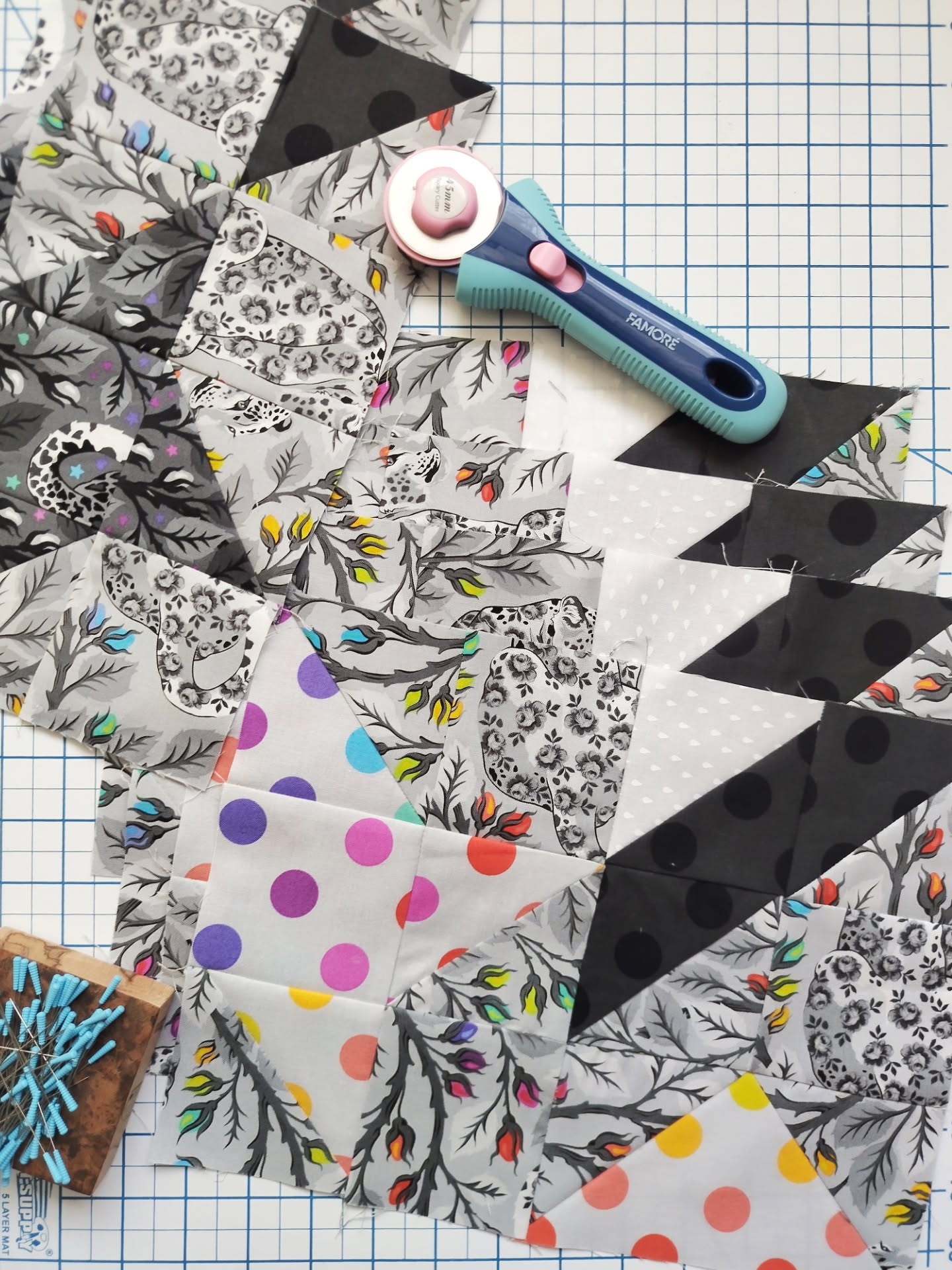 I'm so excited to be a part of this collaboration with so many creative friends!
@cotton_cuts has teamed up with a bunch of amazing creative friends to bring you a Mystery Puzzle Sew Along!
Each month, one of us quilters is sent a clue to the puzzle that we sew then send back and this girl is up for March!
The prints are a lot busier than my typical go-to choices, but it felt SOOOO wonderful to be back in my comfort zone of blacks and greys 🖤🩶🤍
Once the full quilt is assembled, we'll auction it off to benefit @sjsacademy 💗💗💗💗💗