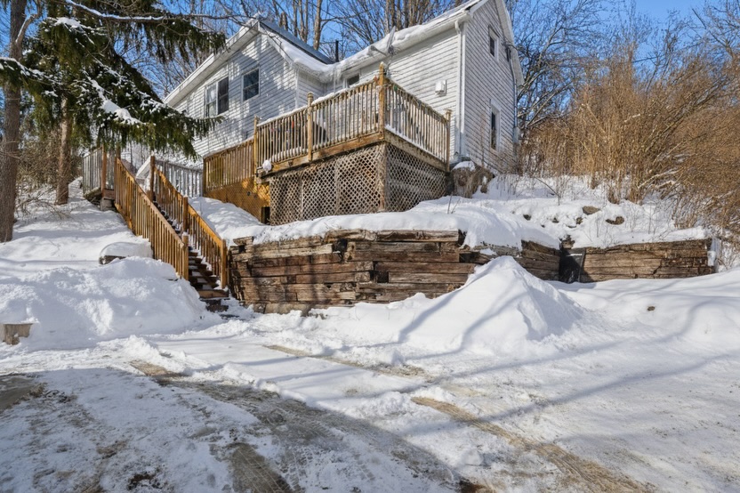 Winter here hits different ❄️
Snow-dusted treetops, cozy fireside nights, and that peaceful hush only elevated homes can offer.
This is the kind of place that makes winter something to look forward to.
94 Maple St, Trent Hills
LA: @realtoralihainse