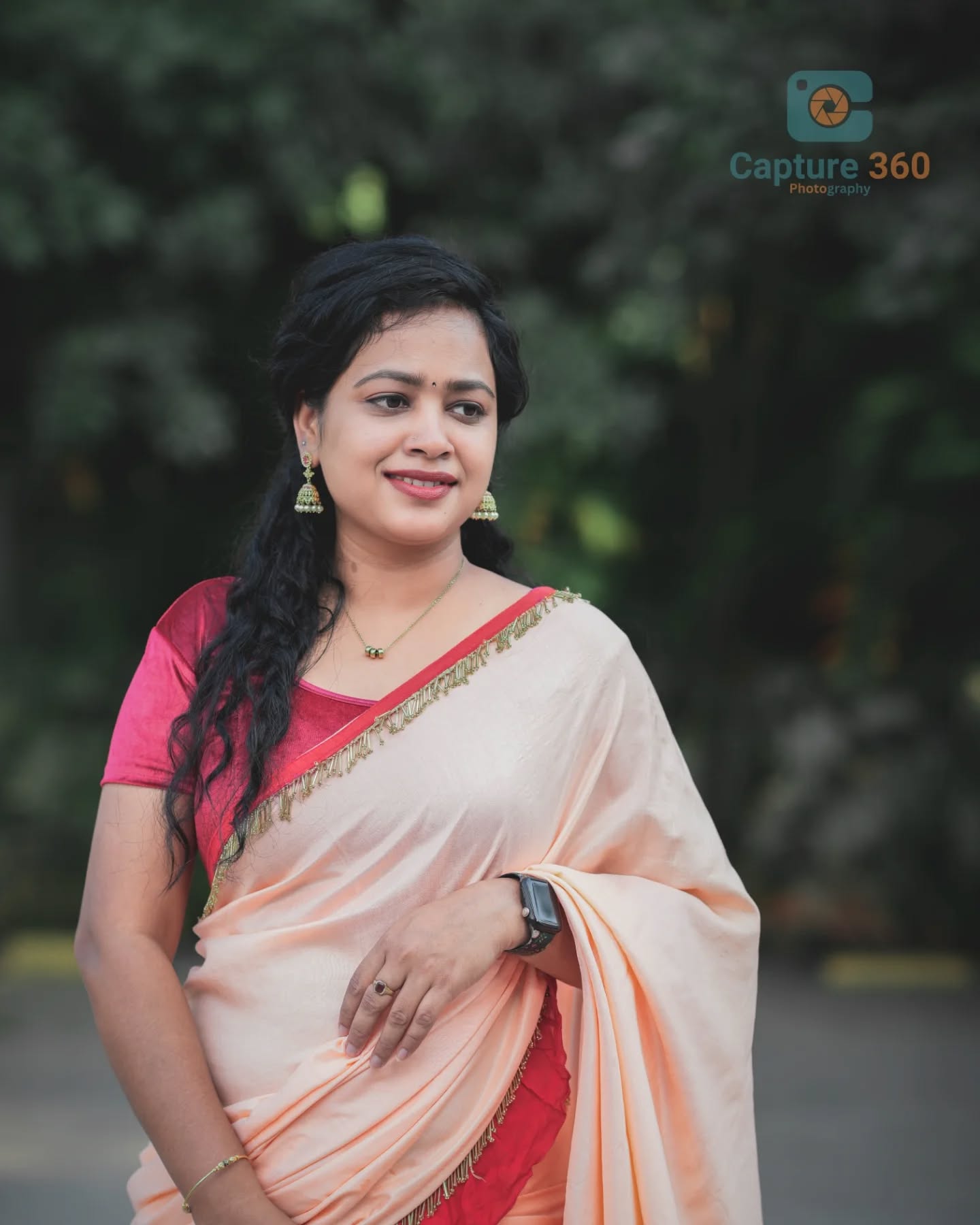 "A heart that glows and a vibe that shows. ๐"
.
PC:- @harishroshan1
.
#pics #womenportraits #portraits #indianportrait #photography #category #insta #actress #tollywoodactress #shanmukhi