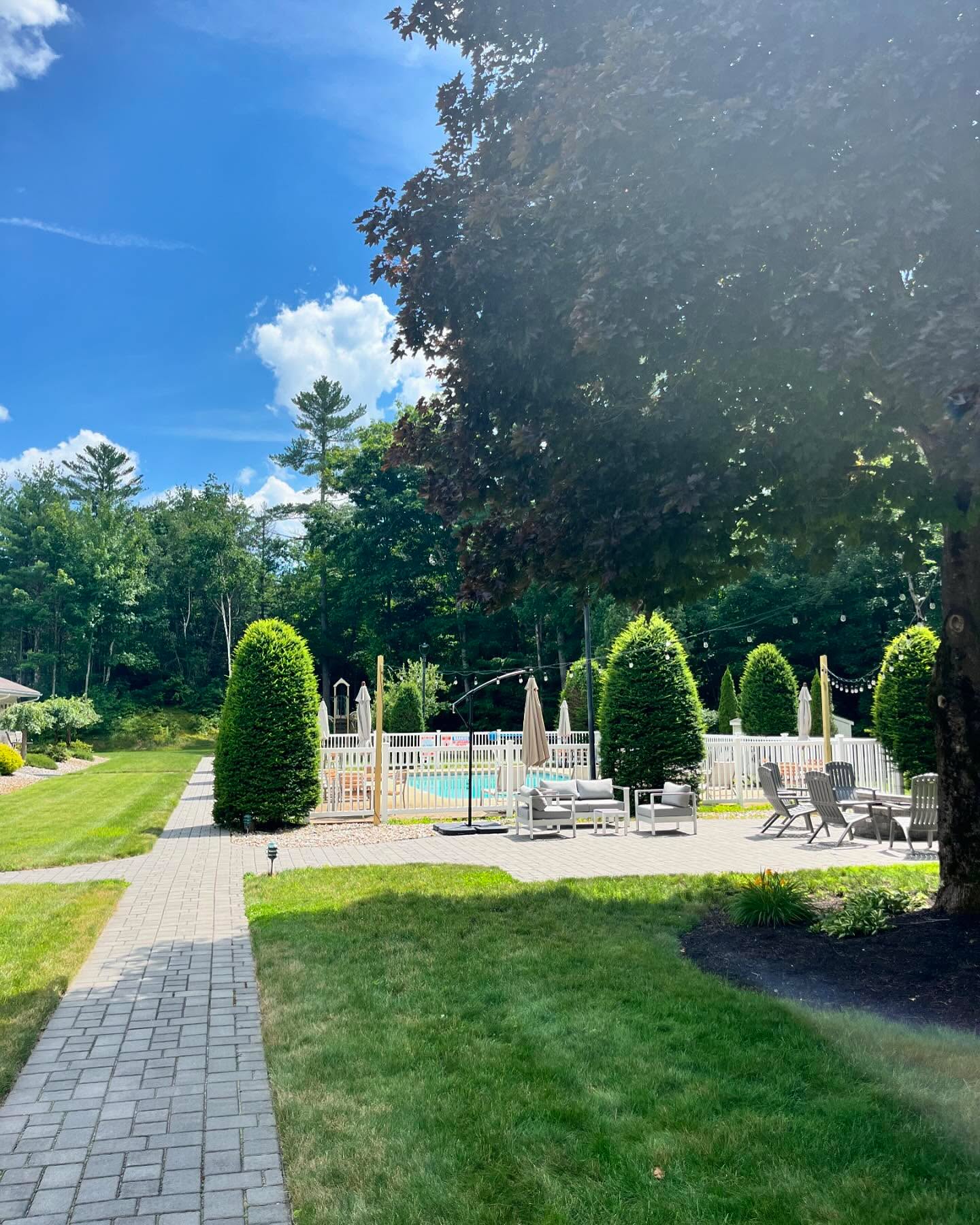 A Poolside Room is looking reallll nice on these hot summer days ☀️🔥
Book Us Today!
Call 📞 603-383-9680
Or
Go to ➡️ www.goldenappleinn.com
