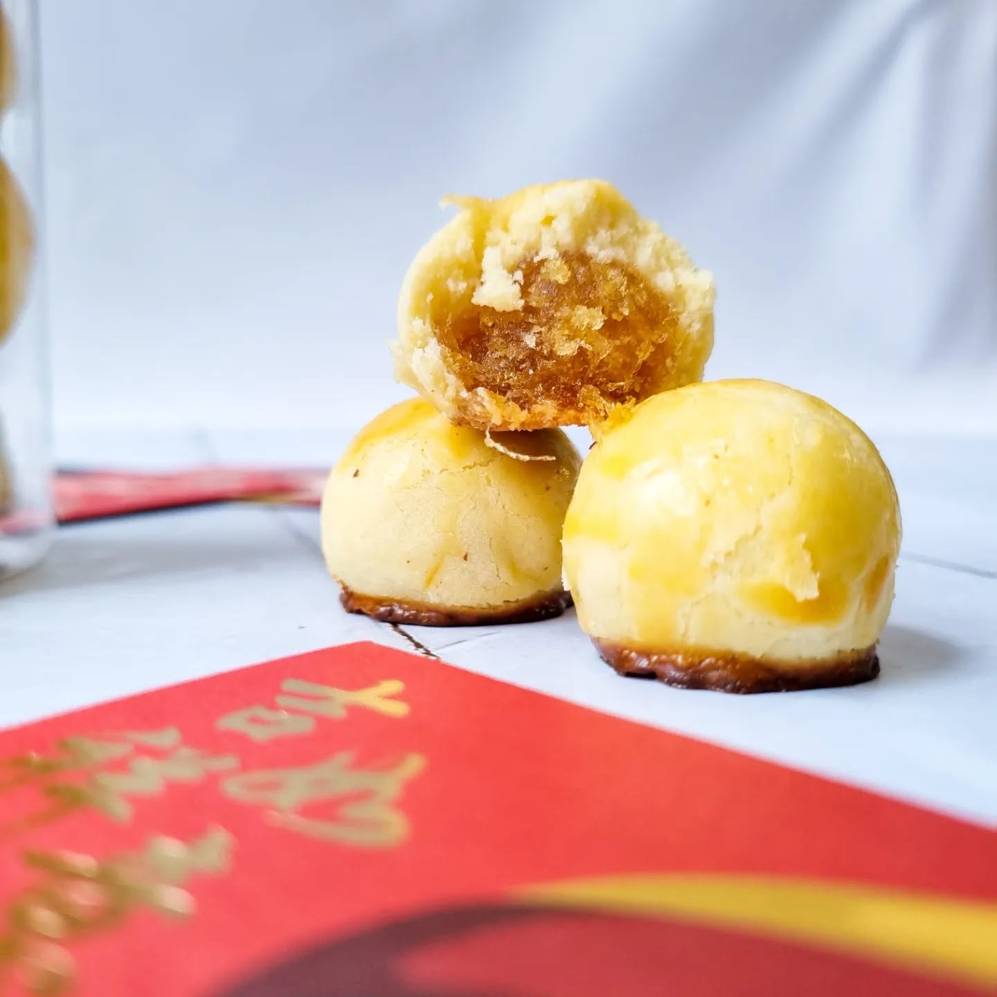 It's the time of the year to stock up some CNY goodies, and we definitely cannot miss out on the all-time favourite pineapple tarts. Buttery flavour of the pastry, mixed perfectly with sweet pineapple fillings, you can never stop at one!
Get yours now, @blueboxcookie.sg, or via the website link in our bio, with a 5% off first-time order, with promo code 'FIRSTCOOKIE5'
#pineappletarts #homemade #sgfood #baking #sgfoodie #foodphotography #cny #chinesenewyear #sgfoodstagram #teatime #cnygoodies #singapore #sgbakery #foodporn #pineappletart #cookies #sgcookies
