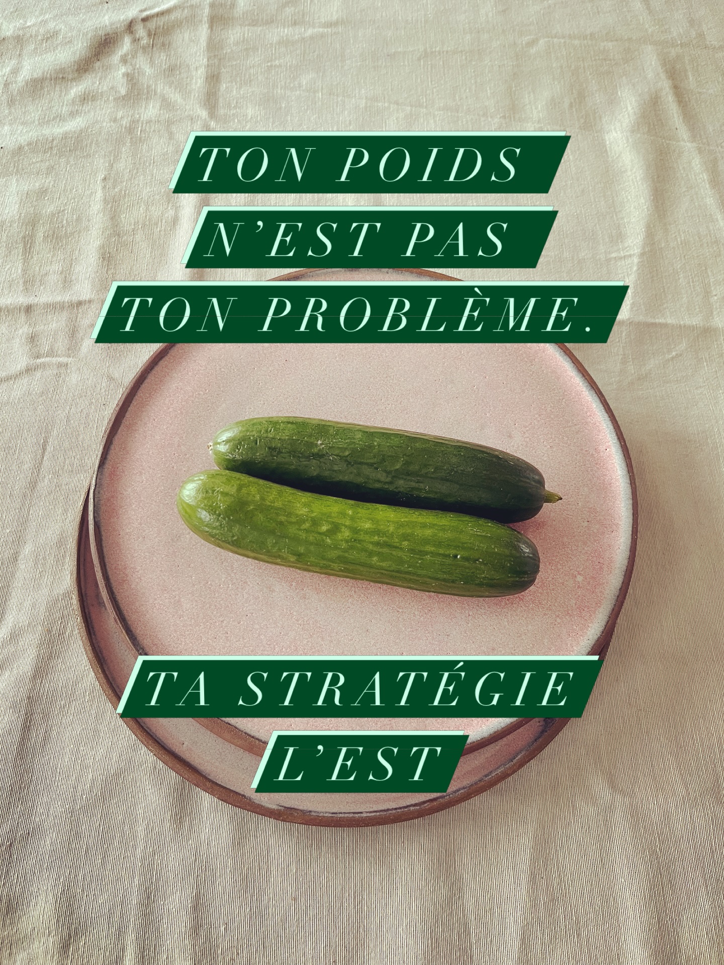 Manger moins.
Te priver.
Te contrôler.
Recommencer.
Et espérer un résultat différent, un miracle.
Ton corps ne résiste pas.
Il s’adapte à ce que tu lui fais subir.
Et tant que tu continues à te battre contre lui… il va continuer à se défendre.