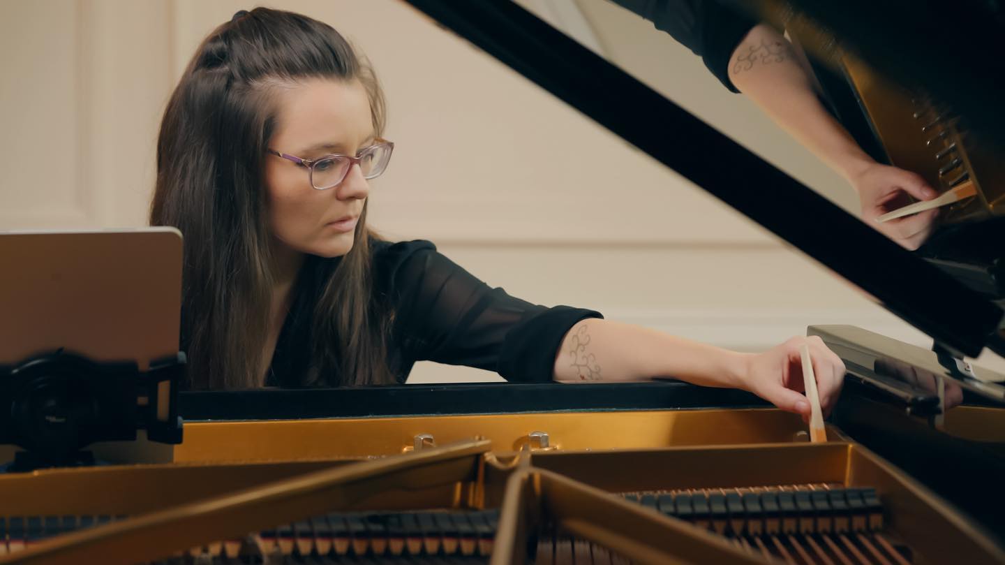 It is always a thrill to work with @katebouska who brilliantly performs music of any genre. Our team had a pleasure of recording a set of videos with her playing music by Czech, German, and Ukrainian composers, and now they are out on YouTube so you could discover this gorgeous music!
#rectoday #musicvideo #recording #classicalmusic #piano #curtisinstituteofmusic #video #sonyfx6