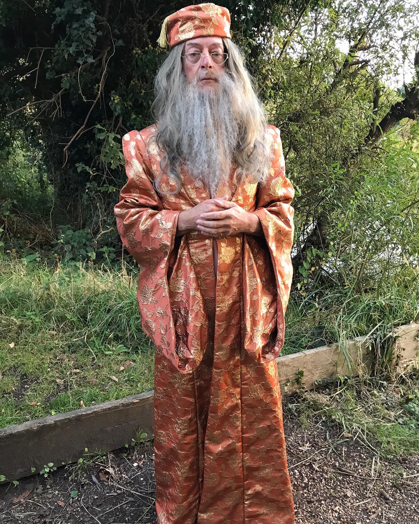 🎃Happy Halloween!🎃
Today is exactly 40 years since the fateful night that left Harry Potter an orphan, @theorderwebseries is going to chronicle the events leading up to that night as imagined by @vdealmeida86
It’s recently been announced that the first episode will premier on the 12th of December! If you head over to their page the link in their bio will take you to where you can preorder for only 99p🥳
Pictured above is the marvellous Malcolm James as Dumbledore in a costume that I was still finishing the night before we filmed!💀 (Swipe for a clearer view of the outer robe)
Again thank you so much @hannahlarmourcostumes for coming and prepping the rest of the costumes while I was still making this one😂😇
The amazing HMU team definitely transformed Malcolm into Albus! You guys are incredible🤩
@amyluthwoodgraham @claremoroneymakeup @cosimasophia_hmua @evaallan_hmua
#albusdumbledore #albuspercivalwulfricbriandumbledore #dumbledore #harrypotter #lilypotter #jamespotter #lilyandjamespotter #halloween #theorderwebseries #wizardingworld #costume #costumedesign #costumemaking #dumbledorecostume