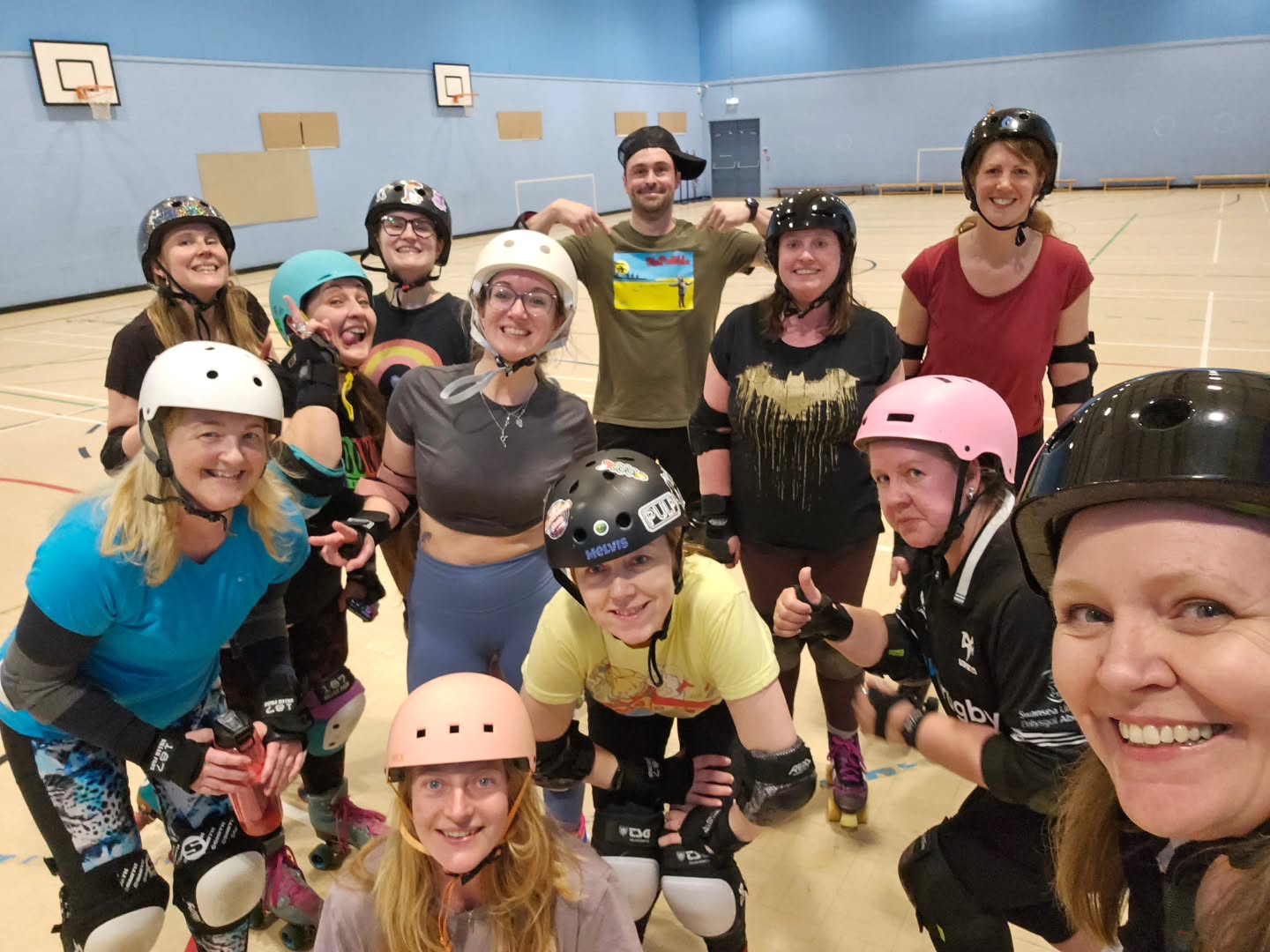 Tonight's session was an old one from May 2019 and man, we worked harder back then! 😂
It was one of those sessions that steadily builds lactic acid in the big muscles until you feel nauseous but this lot kept on pushing regardless! Well done, gang!
I love Thursdays ❤️
Join us sometime why don't ya? Www.skatefitness.co.uk to book your slot
#skatefitness #fitnesscanbefun #teambeetroot #rollerskating #endurance