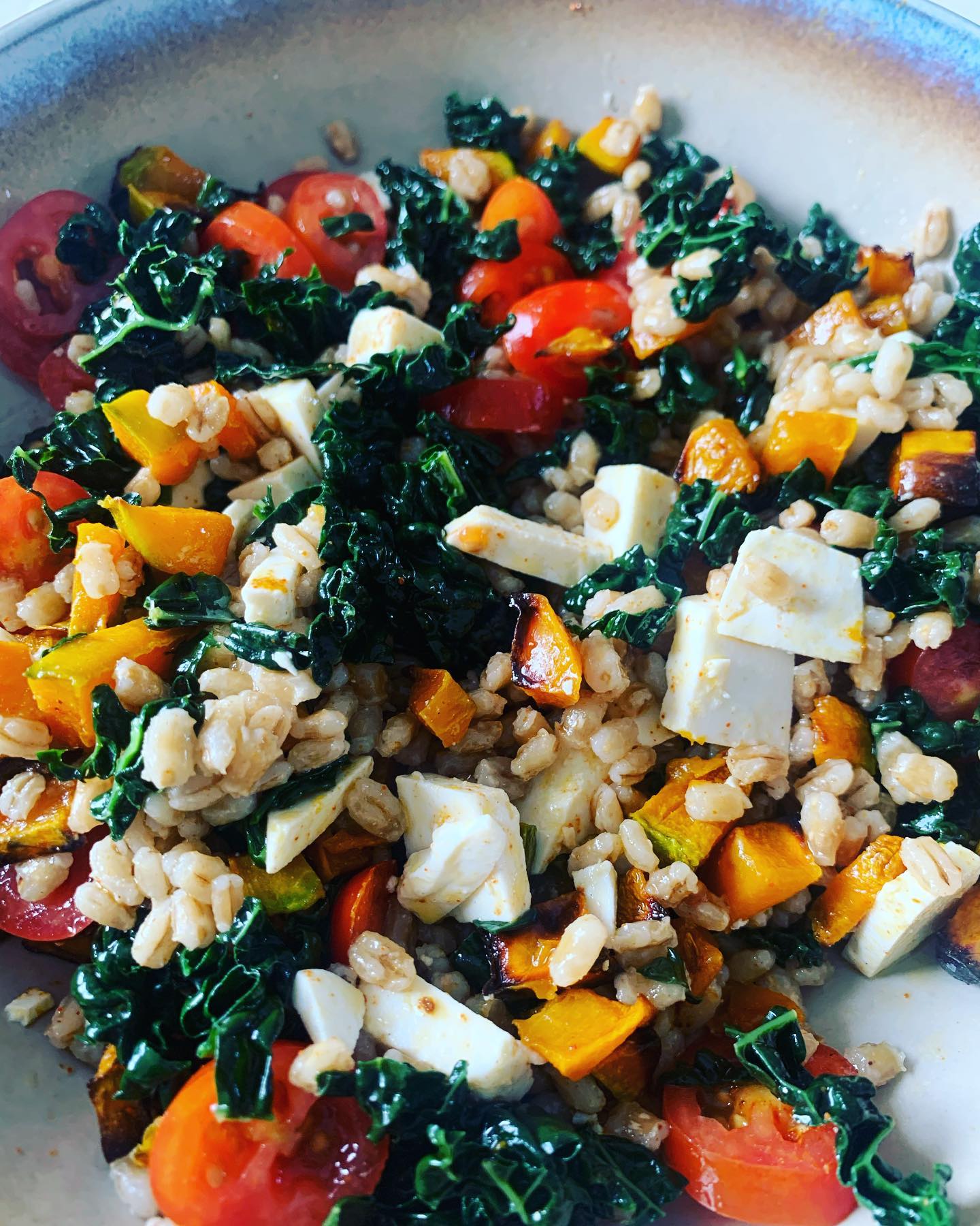 WINTER SALAD
My favourite dishes with pumpkin are risotto and this colourful barley salad.
- roast 1/4 of pumpkin in small pieces
- boil a 1/2 cup of barley
- steam 2 handfuls of kale
- chop some cherry tomatoes
- I also used some ricotta salata
- mix all the ingredients with salt, paprika, chilli and EVO
*
#winter #wintersalad #pumpkin #warmfood #barleysalad #vegetarian #vegetarianfood #healthyfood #healthyeating #nutrion #nutritionist #student #healthylunch #healthylunchideas #eatyourveggies #eatyourgreens #highfibre #winterfood #foodies #foodismedicine #foodisfuel #foodislife #prevention #eatwell