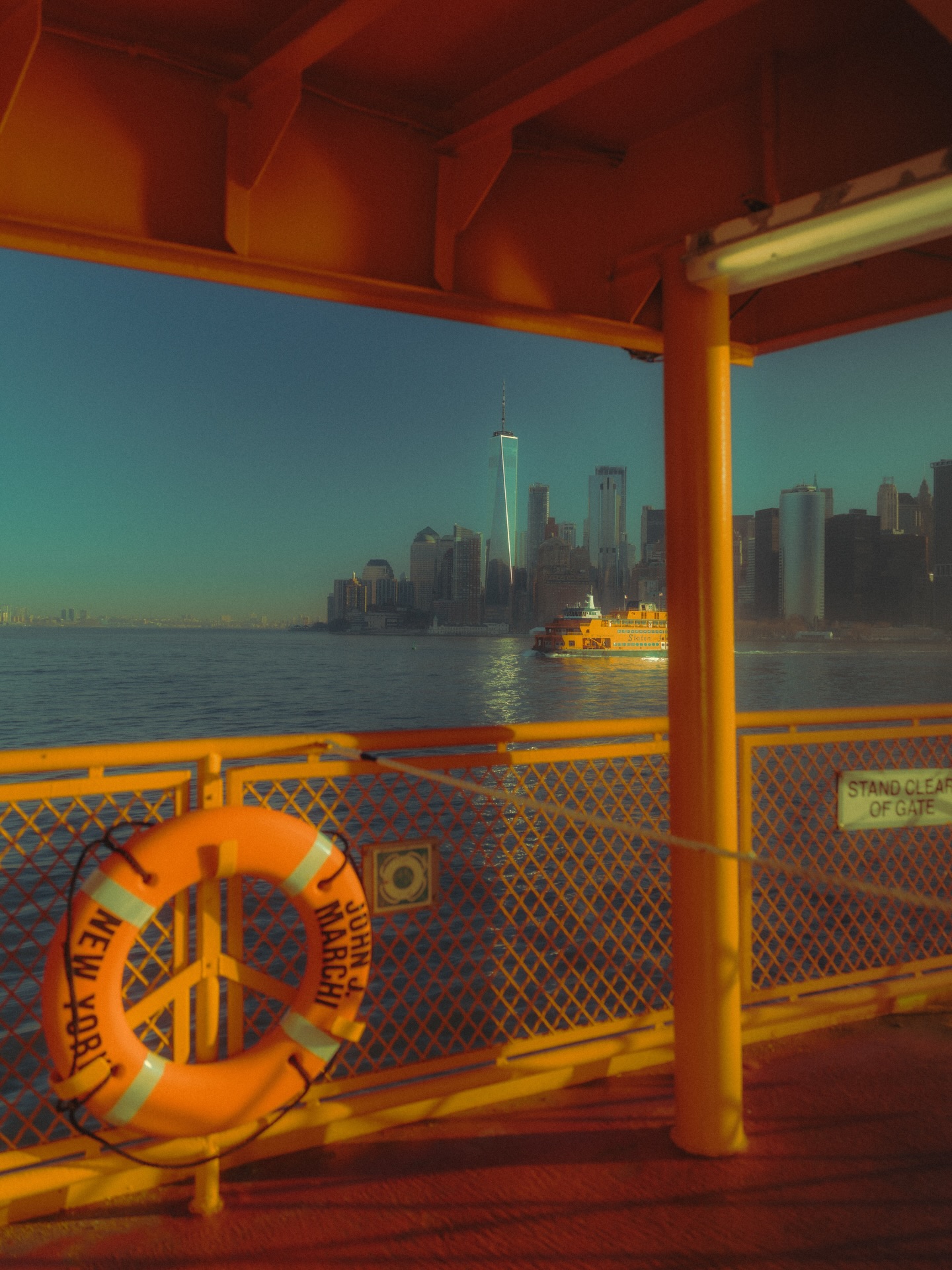 Oh yea.. I might’ve dreamed of a magical ferry ride as the sun first shined onto the city skyline.. I must’ve been dreaming.
Sunrise on the Staten Island ferry⛴️🌅
#newyorkphotography #statenislandferry #oldtonecollective #solarcollective #nostalgic