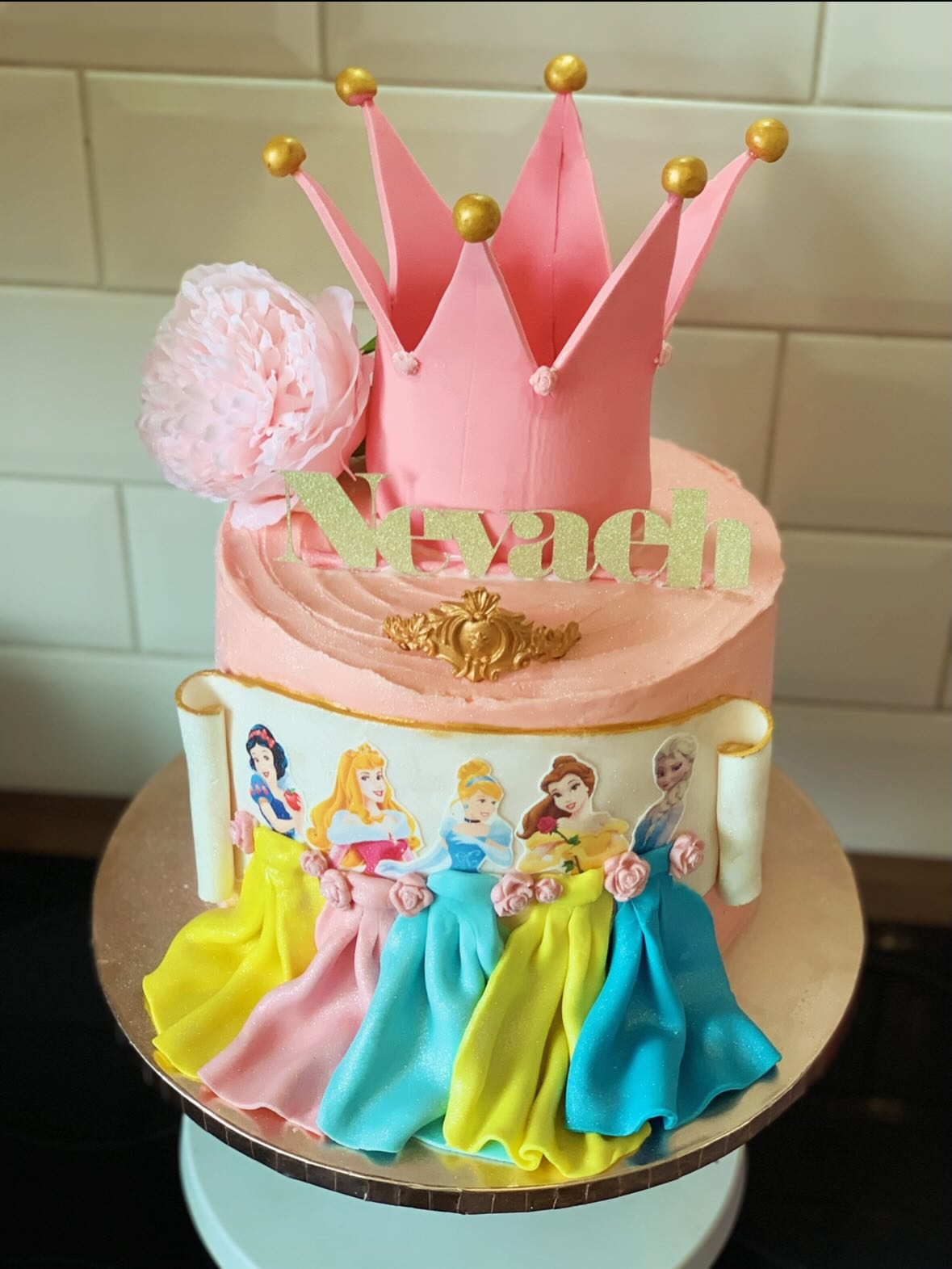 Royal treatment in cake form 👑#princesscake #birthdaycake #sayitwithcake #happybirthday #prettycake