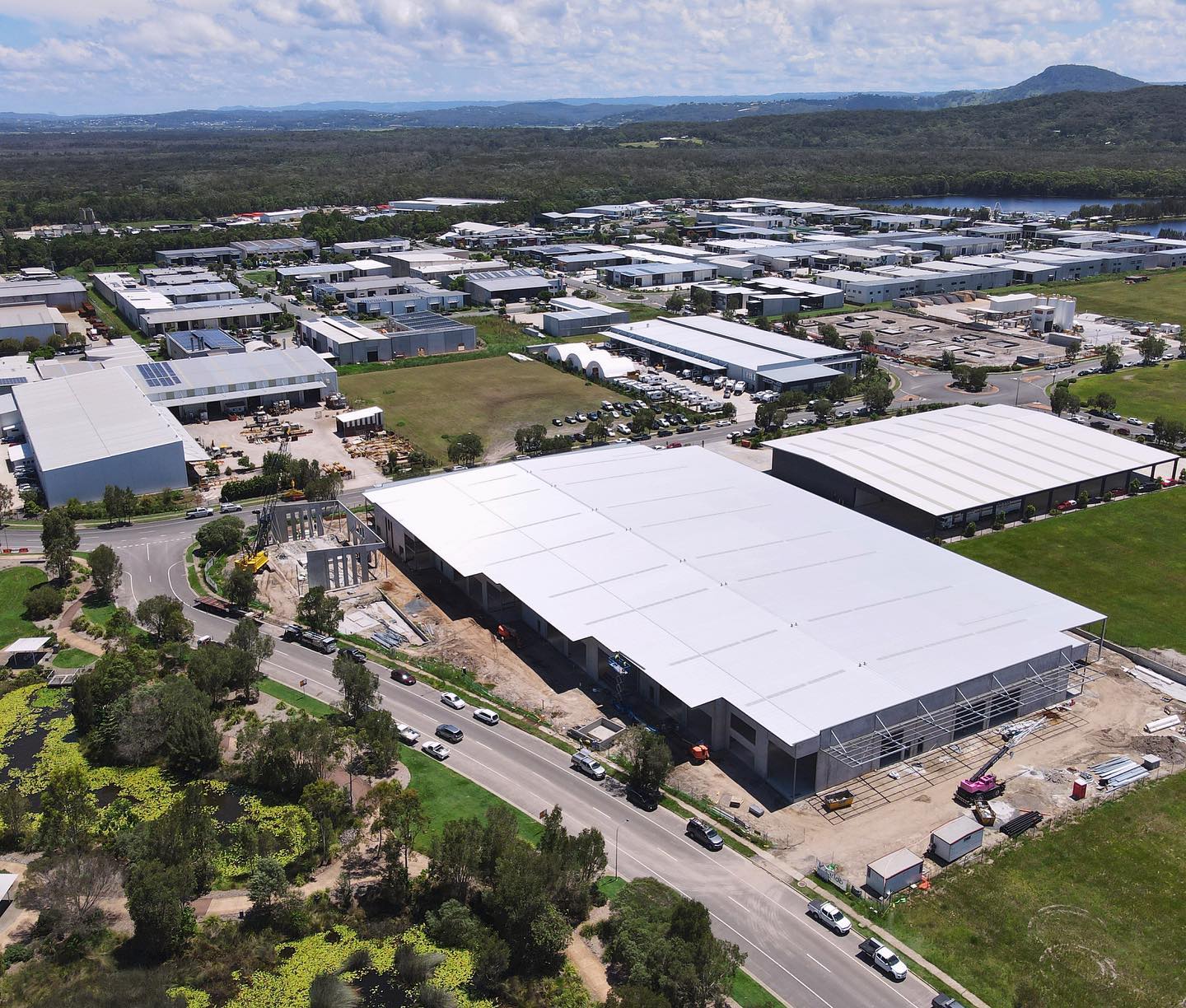 Finishing up the last few panels for this 9433m2 project for QuikCorp.
Swipe to see the 360° view of it.