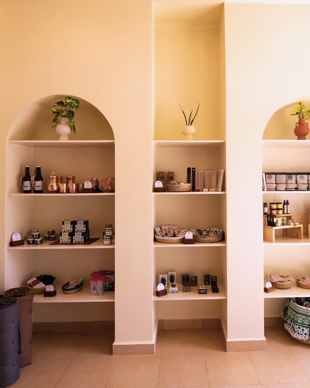 Clearance Sale at Umoja 😍
A selection of items from our shop is now available at a special price this month.
From oils and wellness tools to everyday objects that support your rituals, this is a moment to explore pieces you may have been curious about, or discover something new to bring into your space.
Browse this month’s selection: thoughtfully chosen, now simply more accessible 🌸
Ask us more information via WhatsApp: +255 792 444 882
#beumoja #daressalaam #organic #skinproducts #wellnessathome