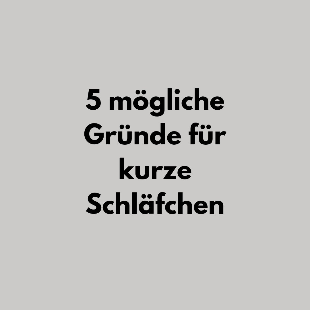 Du setzt dich gerade entspannt mit deiner Tasse Kaffee hin und genau in diesem Moment meldet sich dein Kind schon wieder. Du schaust auf die Uhr und stellst fest, dass dein Kind wiedermal exakt nach 30 Minuten aufgewacht ist. Was genau es mit diesen 30 Minuten( bei den Meisten Kinder sind kurze Schläfchen zwischen 30 und 45min lang) auf sich hat und welches mögliche Gründe für kurze Schläfchen sind erfährst du oben im Post.
Auch bei uns waren kurze Schläfchen immer mal wieder Thema vor allem wenn mein Sohn viel Entwicklung gemacht hat.
✍️Schreibe gerne in die Kommentare, kennst du das Phänomen der kurzen Schäfchen bei deinem Kind auch?👇️