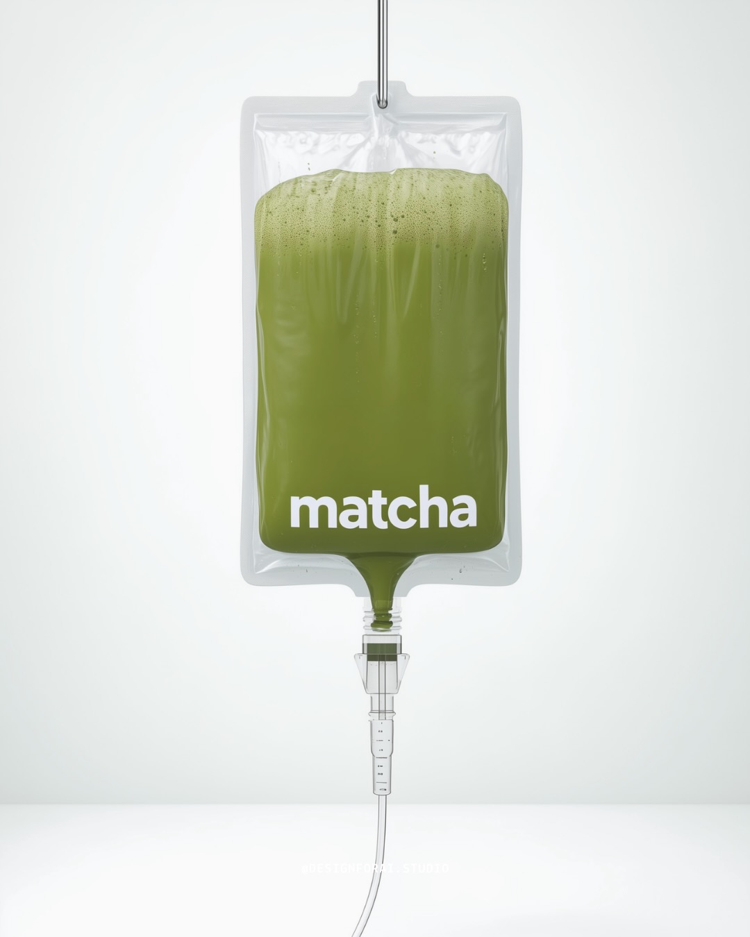 El matcha no es tendencia: es ciencia.
Hasta 137× más antioxidantes que el té verde convencional, con alta concentración de EGCG, un polifenol clave en la neutralización del estrés oxidativo cutáneo (documentado en literatura científica como Journal of Chromatography A).
Antiinflamatorio. Reafirmante. Matificante.
Pero en skincare, la ciencia no basta.
La percepción activa el valor.
Este estudio traduce el matcha (pigmento, textura, luz) en un sistema sensorial diseñado para comunicar eficacia antes que cualquier claim.
Para cliente K. por @designforai.studio
-
Matcha is not a trend: it is science.
Up to 137× more antioxidants than conventional green tea, with a high concentration of EGCG, a key polyphenol in neutralizing oxidative stress in the skin (documented in scientific literature such as Journal of Chromatography A).
Anti-inflammatory. Firming. Mattifying.
But in skincare, science alone is not enough.
Perception activates value.
This study translates matcha (pigment, texture, light) into a sensorial system designed to communicate efficacy before any claim.
For client K. by @designforai.studio
🍃💚
#matcha
#digitalart
#skincare
#editorial