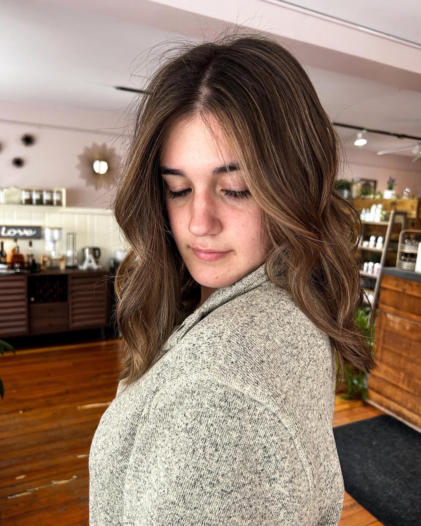Partial foil and a nice cut for spring done by Danielle!
.
.
.
.
.
#balayage #blonde #blondebalayage #blondehighlights #firstcolor #virginhair #blondebrunette #foilyage #highlights #blondegoals #hairgoals #hairgoals2022 #hairlove #highlights2022 #warren #warrenri #warrensalon #warrenstylist #balaygehighlight #balayagehair #balayagebabes #balayageombre #balayageartist #balayagespecialist #bestbalayage #bestofbalayage #mastersofbalayage #balayageblonde #balayagebrunette