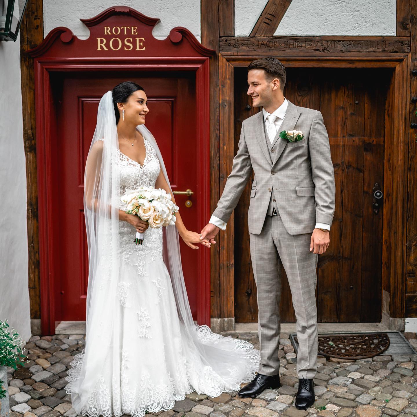 Die Hochzeit von Oleysa & Sinisa ist auch schon etwas her, aber ich habe noch so schöne Erinnerungen an diesem Tag 😍.
Das Brautpaarshooting haben wir in Regensberg gemacht, ich liebe diese Location ❤️
▪️▪️▪️▪️▪️▪️▪️▪️▪️▪️
❣️ www.trailsofyourlife.com ❣️
▪️▪️▪️▪️▪️▪️▪️▪️▪️▪️
#weddingphotography #shesaidyes💍 #swissweddingphotographer #hochzeitsfotografieschweiz #hochzeitschweiz2022 #hochzeitschweiz2023 #hochzeitsfotografenschweiz #hochzeitsfotografzürich #hochzeitsfotografwinterthur #fearlessphotographer #luxuriouswedding #swisswedding #weddingphotographerswitzerland #iloveweddings #hochzeitsfotografschweiz #weddingphotoinspiration #fotografodebodasuiza #hochzeitsfotografluzern #hochzeitsfotografschaffhausen #WinterthurCity #zurichwedding #zurichweddingphotographer #luzernhochzeit #HochzeitTessin #hochzeitwinterthur #hochzeitsfotografWallis #HochzeitsfotografGraubünden