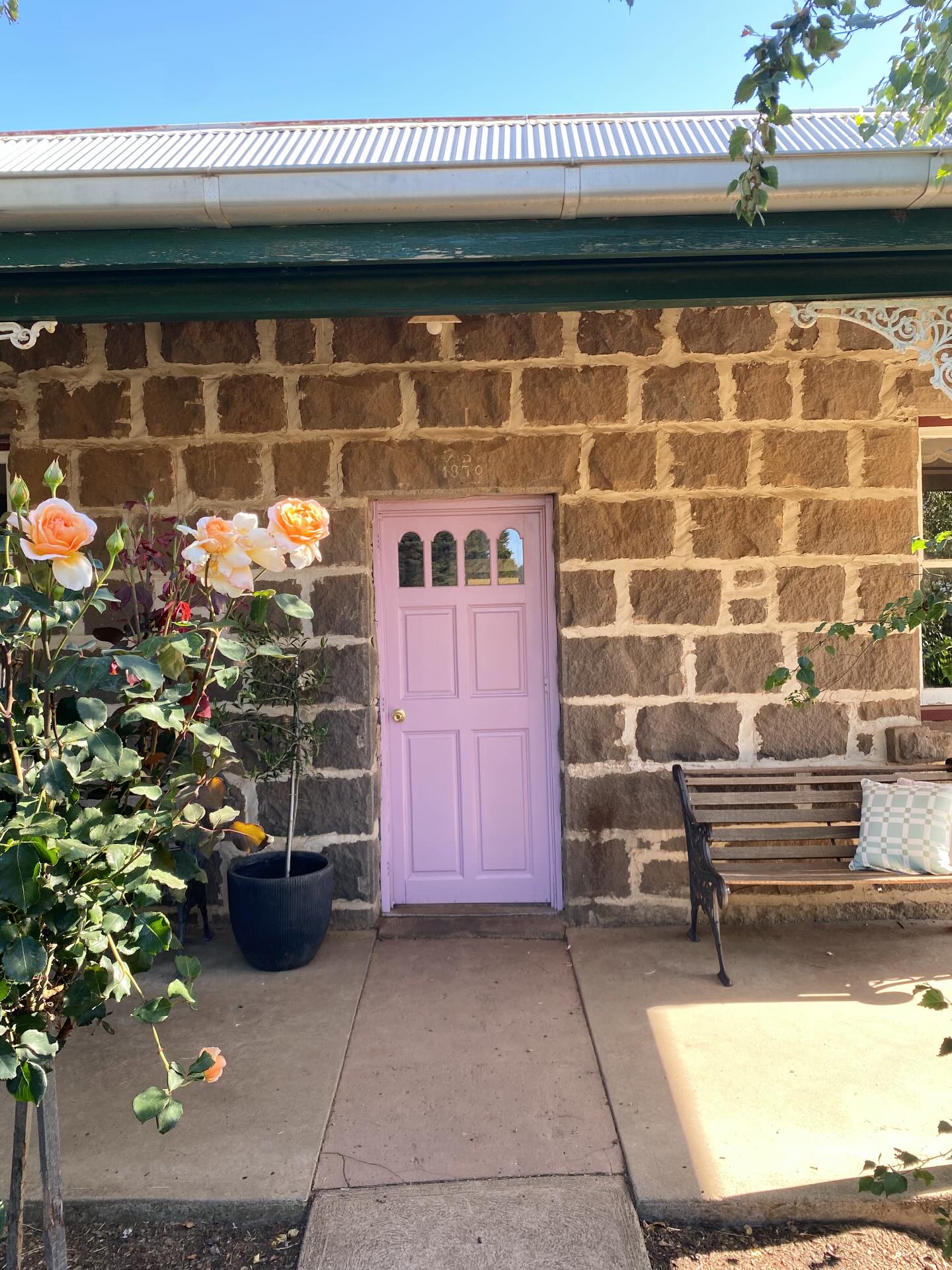 Who doesn’t love a pretty pink door 🩷 It adds a sweet pop of colour against this 155 year old bluestone cottage.
Colour is @dulux “Windflower”