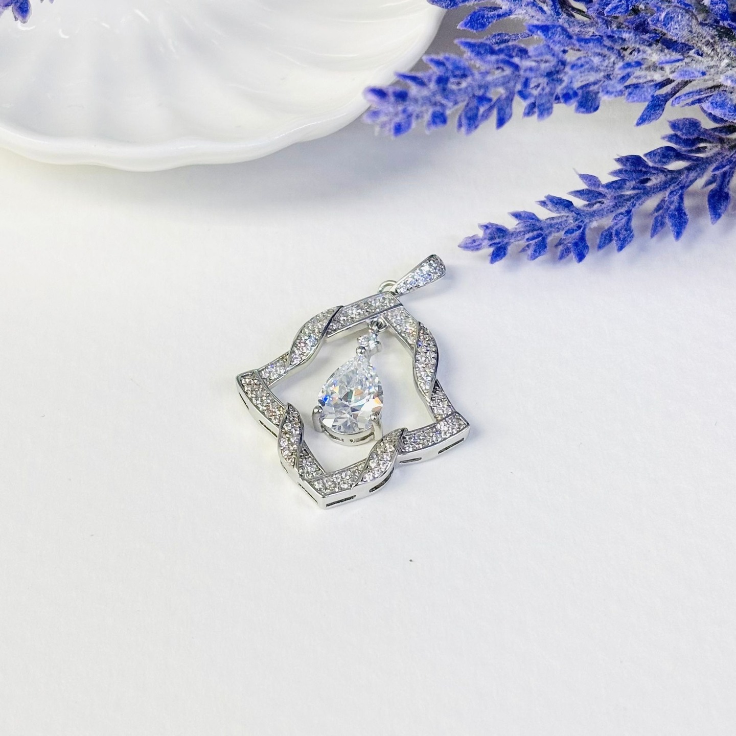 Elegant ♡ 925 silver pendant with dazzling CZ stones.
A timeless sparkle that elevates every look. ✨
#OLYBJEWELRY #wholesalejewelry #silver925 #arabic