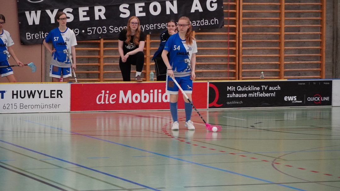 Unsere U17 absolvierte am Wochenende ihre letzte Runde und beendet die Saison mit 20 Punkten auf dem 6. Platz 💙🤍🦁
#floorballzurichlioness #juniorinnen #swissunihockey #lioness #floorball