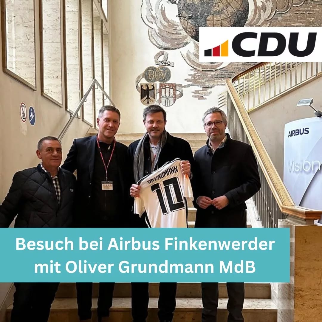Am Freitag, den 19.04. haben wir gemeinsam mit @mdb.oliver.grundmann das Airbuswerk in Finkenwerder besichtigt.
Wir bedanken uns bei Airbus für die Eindrücke und freuen uns, dieses starke und innovative Unternehmen in der Region zu haben. Gerade für die Gemeinde Jork ist Airbus einer der wichtigsten Arbeitgeber.
Mit der ZEROe Konzeptreihe, die über Antrieb mit Wasserstoff verfügen, und anderen hybriden Konzepten leistet Airbus wichtige Forschungsarbeit und gestaltet nachhaltige Mobilität in der Luft aktiv mit.
Am Ende der Besichtigung haben wir Oliver Grundmann für seine nun mehr als 10-jährige Arbeit als Abgeordneter im Bundestag für unsere Region gedankt. Seinem unermüdlichen Einsatz haben wir zu verdanken, dass Stade und der Elbe-Weser-Raum sich als Energiedrehscheibe in Deutschland etabliert hat! Die über 2 Mrd. Euro Investitionen in das Terminal für verflüssigte Gase stärken unsere Region enorm.
Wir wünschen Oliver Grundmann alles Gute für die Zeit nach dieser Legislaturperiode und freuen uns auf ein Wiedersehen!
#wirtschaft
#arbeitsplätze
#mobilität
#cdu
#unseherzfürjork