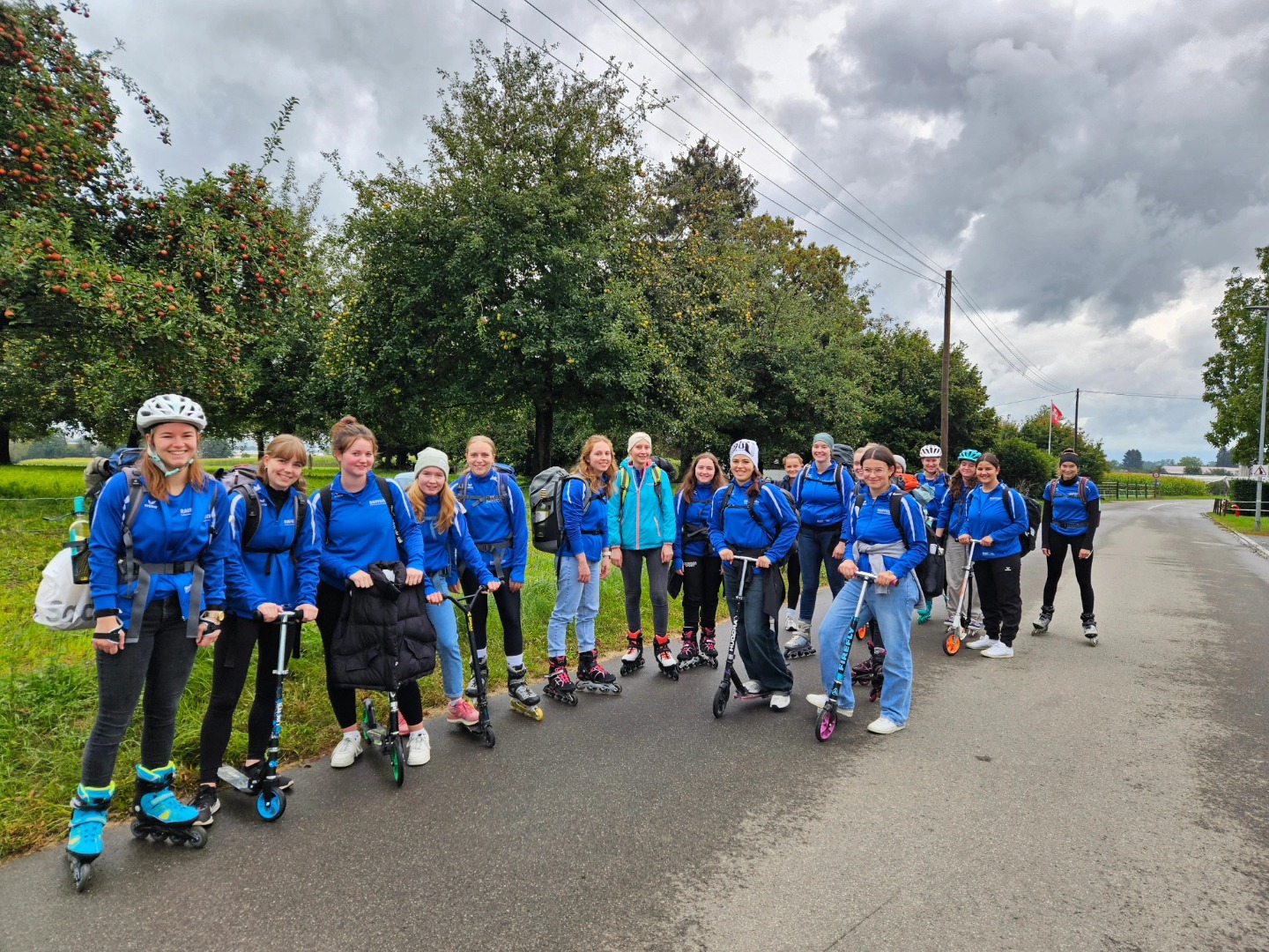 E chalts, sportlichs und lustigs Turnfahrt-Wuchend🛴🧊😄
Nebed Urban Golf, eme Spaziergang über de Uetliberg oder e mysteriösi Stadtfüehrig dur Züri hend mir super lustige Stunde mitenand verbrocht.
Danke vill mol de Organisatorinne🥳