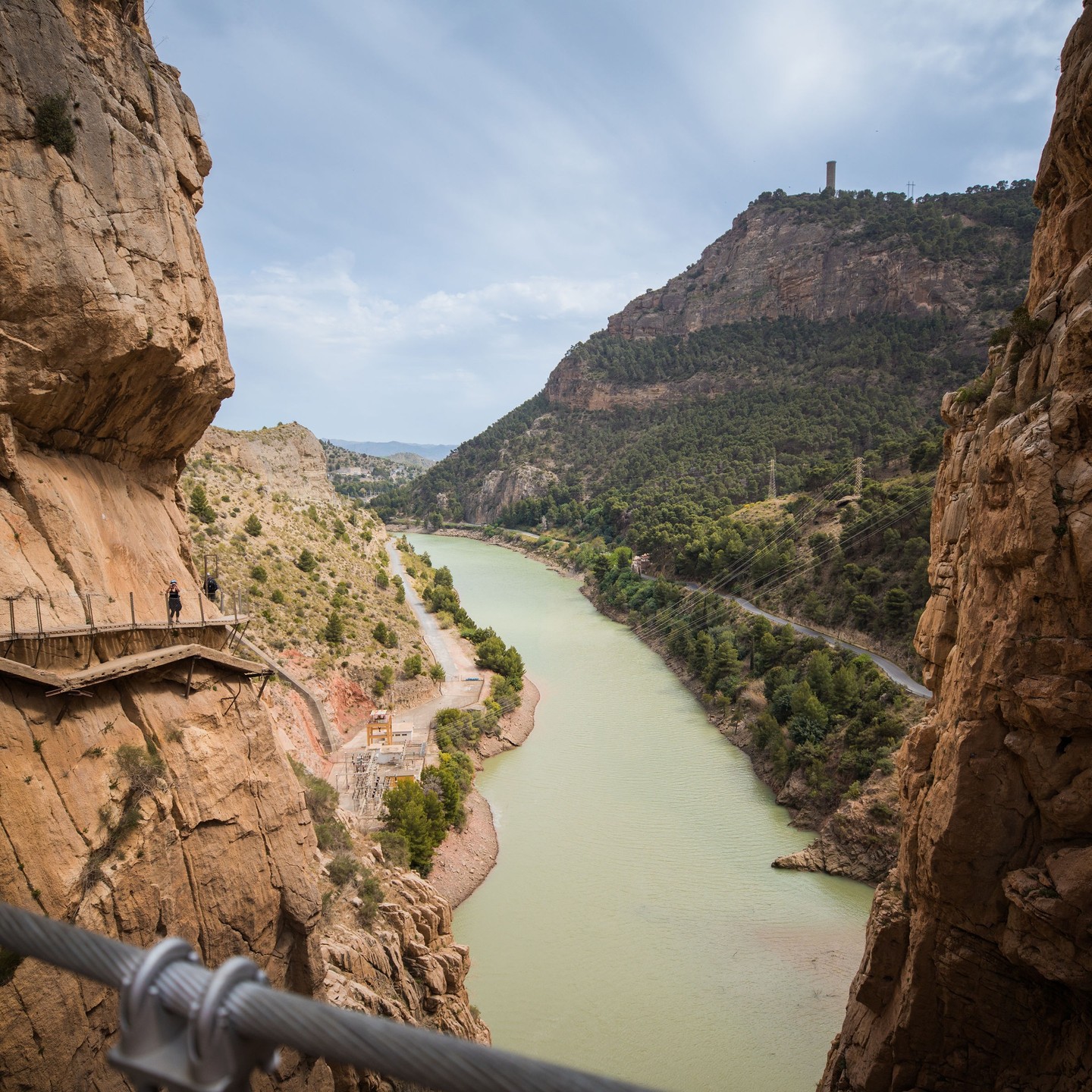 We can cross Caminito Del Rey off of our bucket list! ✅ Walking along this 7.7 km route passing through lush nature and flowing rivers, we got to discover the beauty of the Desfiladero de los Gaitanes, a picturesque national park famed for its diverse landscapes. What a unique insight into the history and nature of Andalucía!
📸 @straughan_photography
#Hooplatravelpartners #hooplatravel #incentivetravel #spain #caminitodelrey #andalucia #desfiladerodelosgaitanes #bucketlist #travel #rewardtravel #weloveourclients #views #daytrip #nationalparks