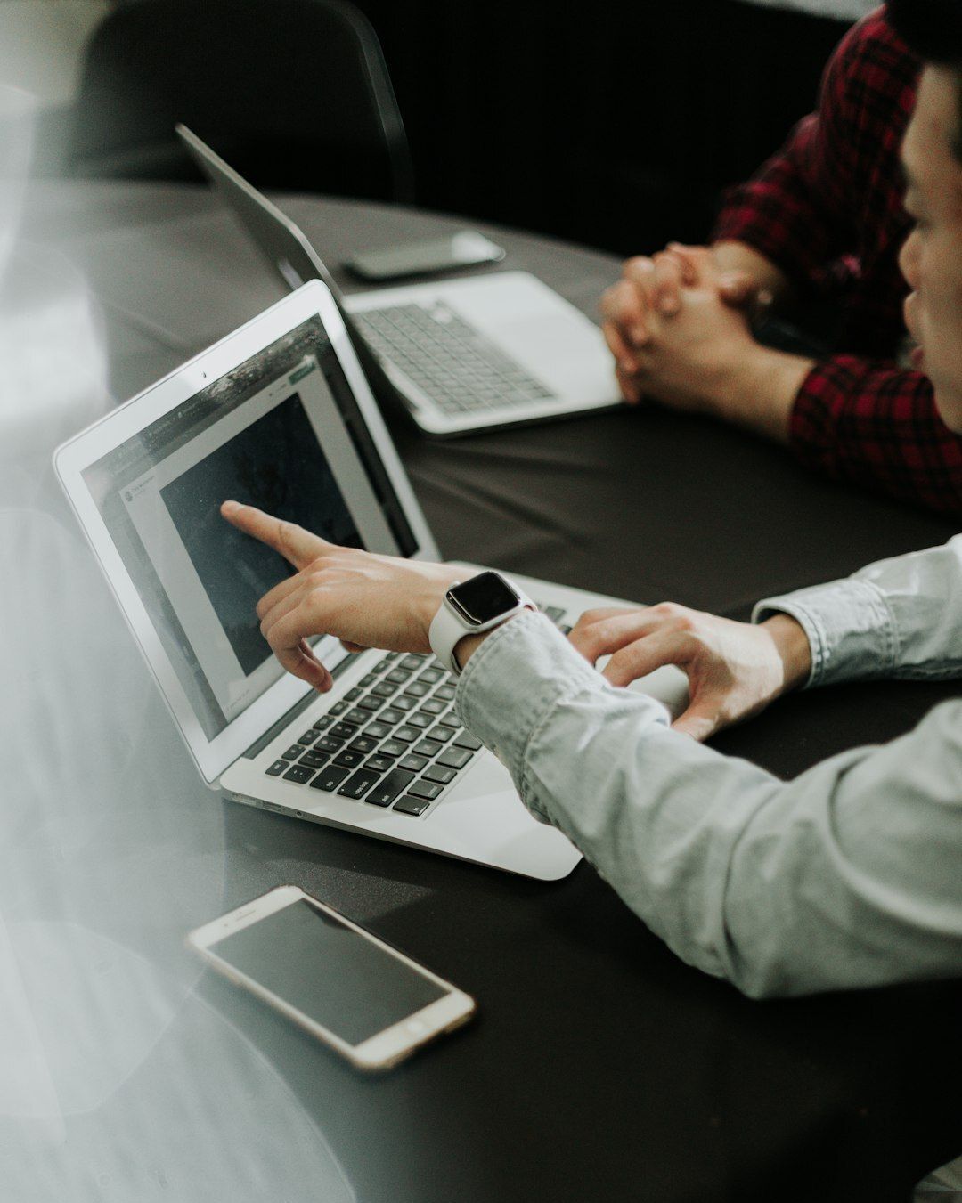 10.
Ein guter Arbeitsplatz verändert mehr, als man denkt.
Du arbeitest konzentrierter, strukturierter und entspannter.
Ideen entstehen schneller und Projekte kommen voran.
Manchmal reicht ein Perspektivwechsel.
Und genau der beginnt beim richtigen Arbeitsplatz. 🚀🔑
👉 https://bio.vision-uelsen.de
#coworkinglife #visionuelsen #arbeitenbesser