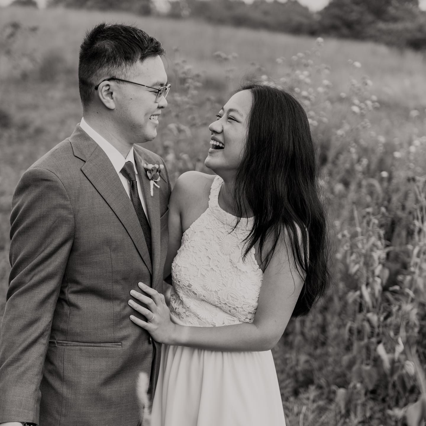 MOVE. YOUR. BODY. 🤩
You can expect to be moving constantly when we do a photo shoot together. If you stop moving, I will ask you to start moving again 😂😂😂
Why?
Well, when you stop moving, your muscles tend to get stiffer and stiffer when you’re in front of a camera… which then leads to awkward and forced looking photos. 👎🏻
If you keep moving, your muscles stay activated, relaxed, and you’ll feel more like yourself. The photos look way more authentic and fun 👍🏻
Trust me on this one ☺️
Rachel and James didn’t stop moving during our shoot together and things turned out pretty good 😉
🧡 Emily