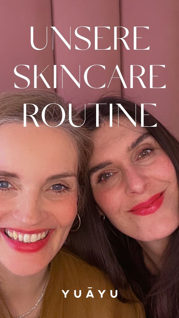 ☝🏻Welche Produkte benutzt ihr eigentlich jeden Morgen in eurer Routine?
Nach der Reinigung mit Wasser freut sich Bibi jeden Morgen über die spritzigen Grapefruitnoten des Mood Sprays No. 3 und trägt dann zuerst die Hydra Base und danach ein paar Tropfen des Kapha Elixirs No. 3 auf. Vera mag es frisch und benutzt am liebsten das Mood Spray No. 2 im ersten Schritt und mischt dann 2 Pumpstöße von der Hydrabase in der Handfläche mit 6-8 Tropfen vom Pitta Elixir No. 2.
Verrätst du uns deine Routine? 💭
#rituals #skincare #minimal #naturkosmetik