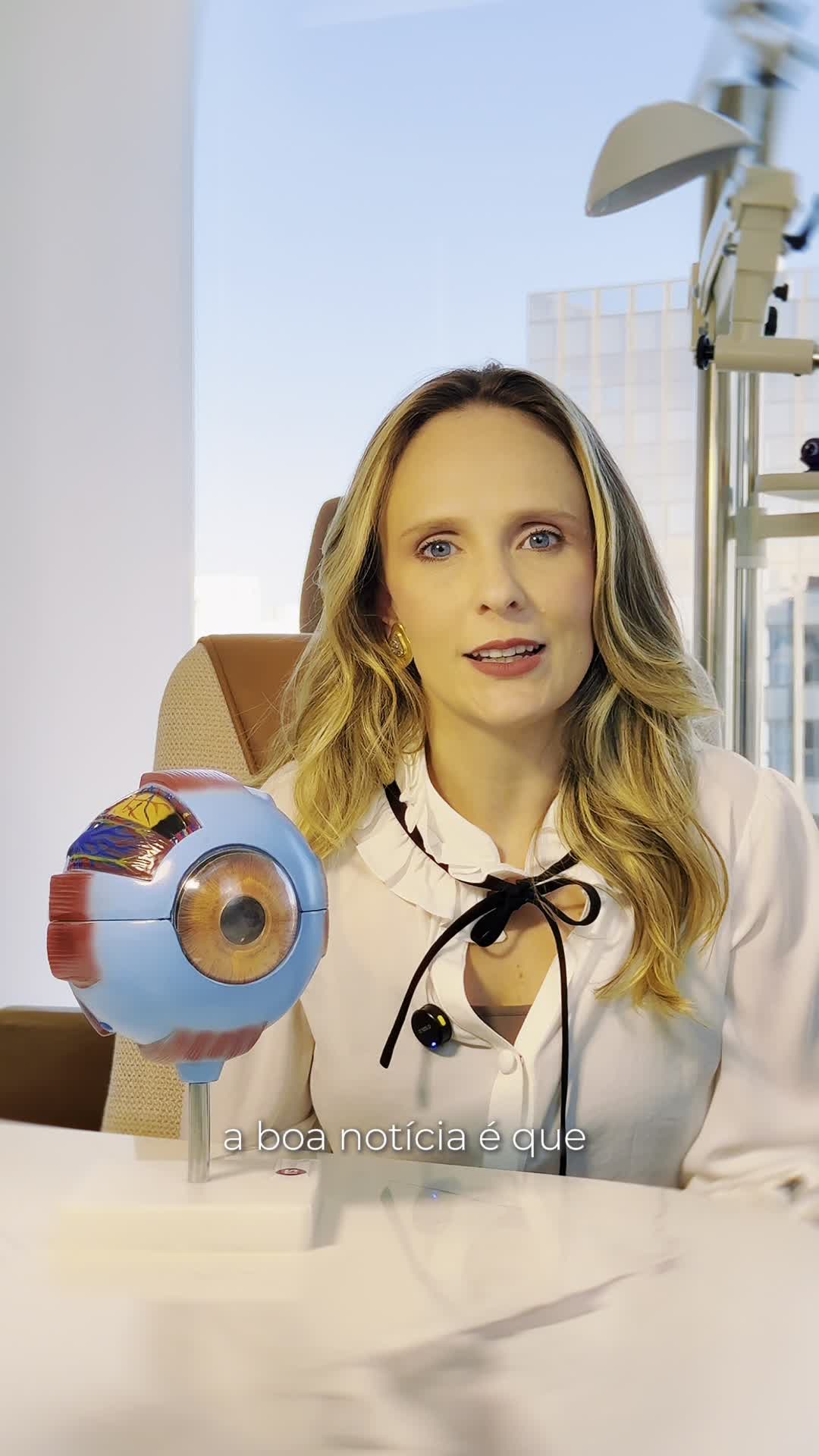 Você sabia que os olhos têm músculos?
Na verdade, cada olho possui seis músculos responsáveis por movimentá-lo em diferentes direções. É graças a eles que conseguimos olhar para cima, para baixo, para os lados e também manter os dois olhos alinhados.
Quando existe algum desequilíbrio nesse sistema, pode surgir o estrabismo.
Entender como esses músculos funcionam é parte importante para diagnosticar e tratar alterações no alinhamento dos olhos.
Dra. Juliana Wagner Dada
Referência em Estrabismo adulto e infantil
Especialista em Oftalmologia Pediátrica
CRM39665
RQE35215
#estrabismo #saudeocular #oftalmopediatria