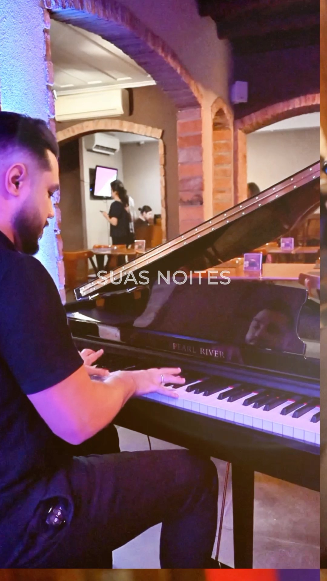 O som do piano e o sabor da pizza para fechar o domingo.