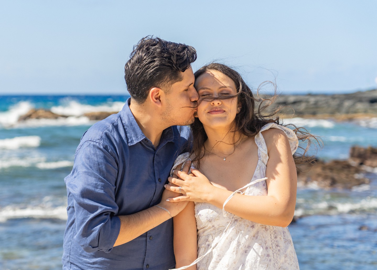 Kona has been experiencing the worst weather I have ever seen in the 16 years I have lived on Big Island. We've been here dumping, cleaning, drying, sweeping, and repeating for days! I don't know about you, but I am ready for some solid sun! Cheers to these warm memories from Stephany and Billy, married last month by Officiant Kona Joe during a bright and sunny morning wedding at Old Kona Airport Beach.
#konaweddingofficiant #thinkhappythoughts #sunnydaysahead #bigislandelopement #happinessshines