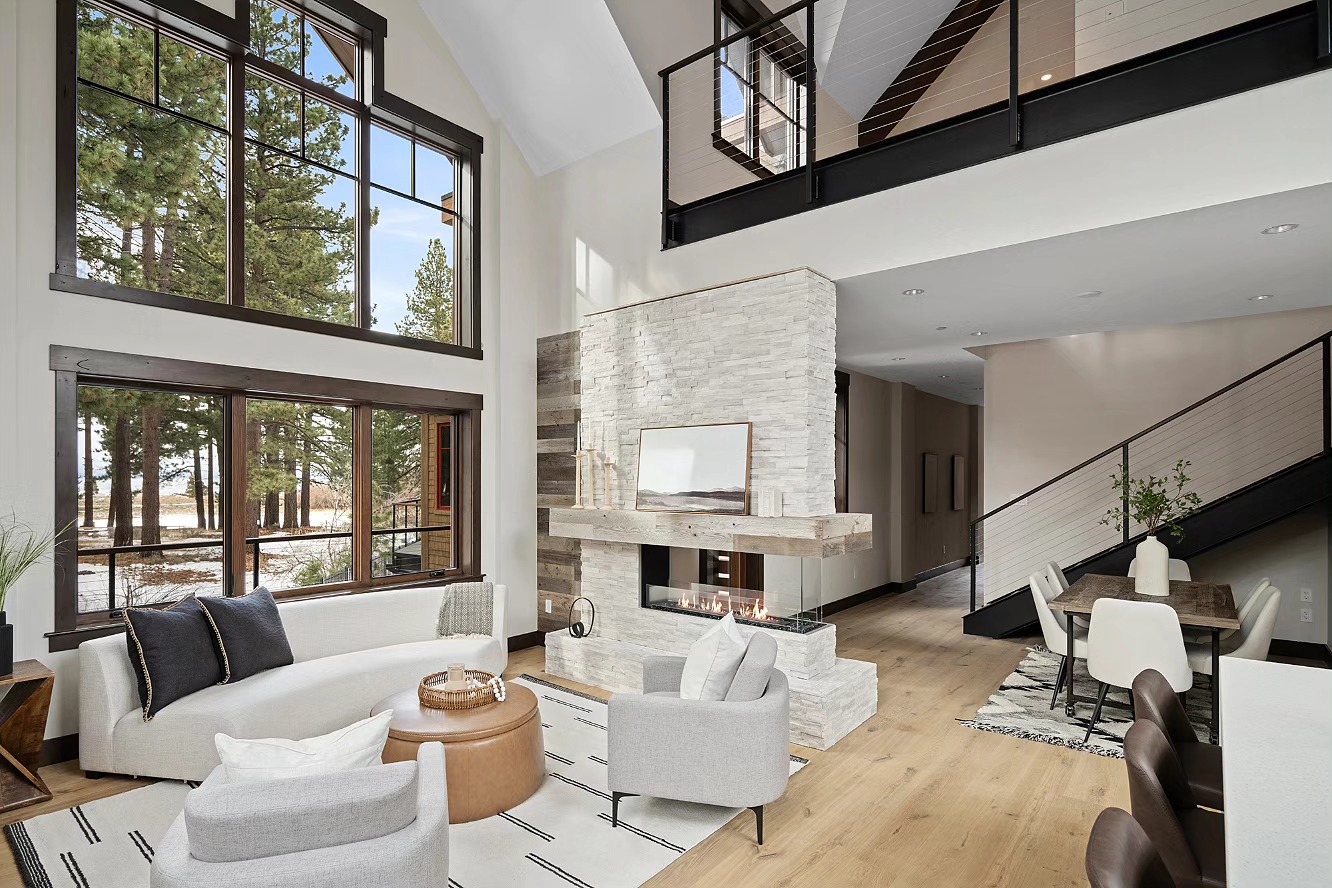 The Tahoe Beach Club Phase II project recently reached the halfway point, marking a significant milestone on the project.
Check out some interior shots of a few of the completed units.🙌
📸 @bradscottvisuals
.
.
.
#generalcontractor #laketahoeconstruction #construction #laketahoe #tahoebeachclub #sierracon