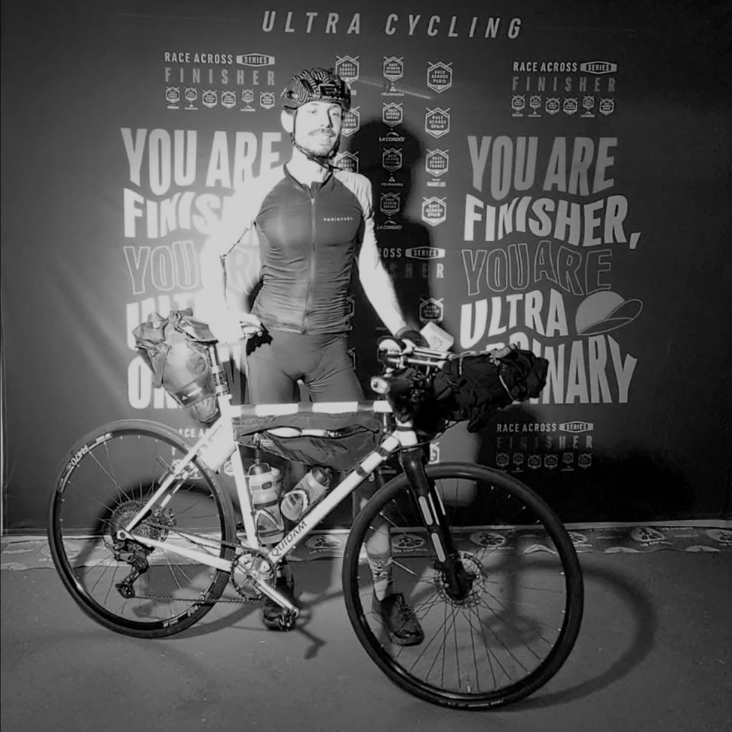🏁 Race Across France 2025 🏁
Bien fatigué à l'arrivée après 9 jours et 2h de course, 2607km, mais ça en valait la peine !!
C'était dur mais c'était beau, heureusement que les paysages incroyables et les Snickers étaient là pour m'aider dans les moments difficiles 🏔️🍪🍩🌲
#raceacrossfrance
#raf2025
#ultracycling
#bikepacking
#bikeadventures