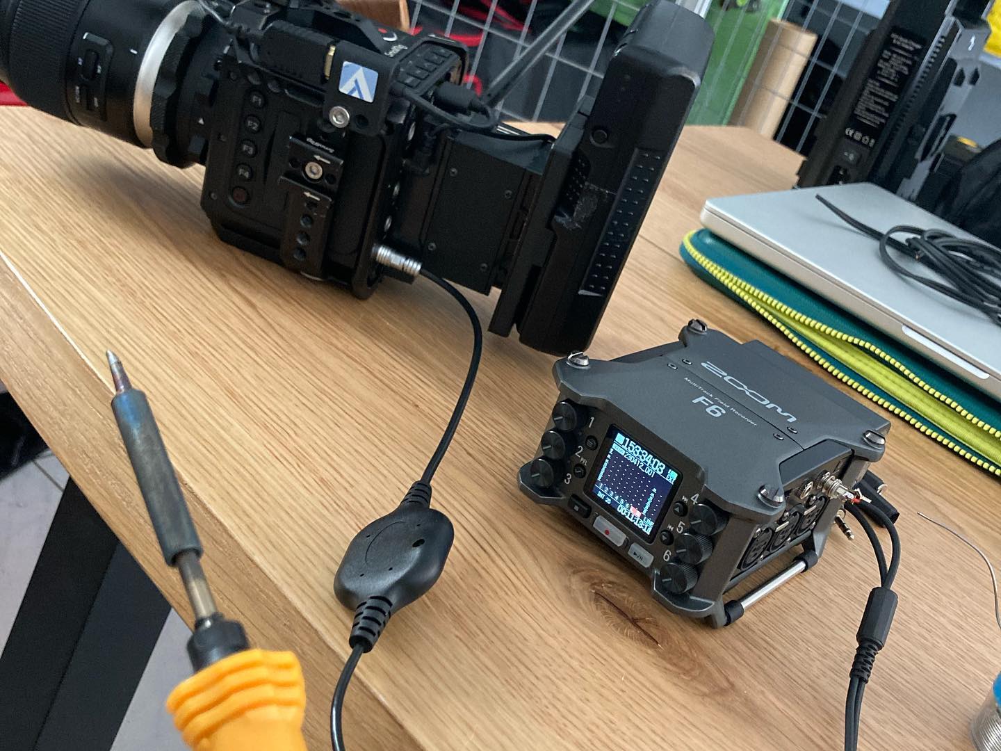 Finally timecode jam on our Z Cams from our F6 Zoom recorder!
After a lot of waiting for the cables and some soldering for a DIY adapter our Z Cam S6G and Z Cam E2 are synced with the F6 zoom.