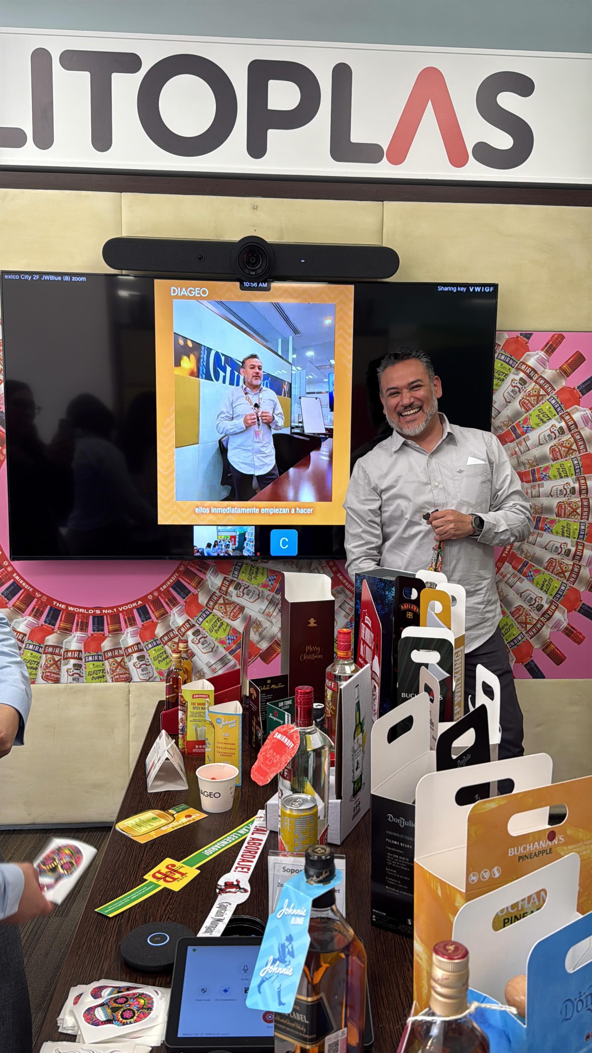 ¡Damos inicio a una semana increíble en @diageomx !
📌Del 17 al 20 de marzo, celebramos nuestra alianza con un showroom que respira innovación y diseño.
✨Diageo + Litoplas…Un Lujo de Colaboración.
www.litoplas.com.mx
WA: +52 55-4386-2640
#PackagingDesign #Innovation #Luxury #BusinessPartners #creatividad