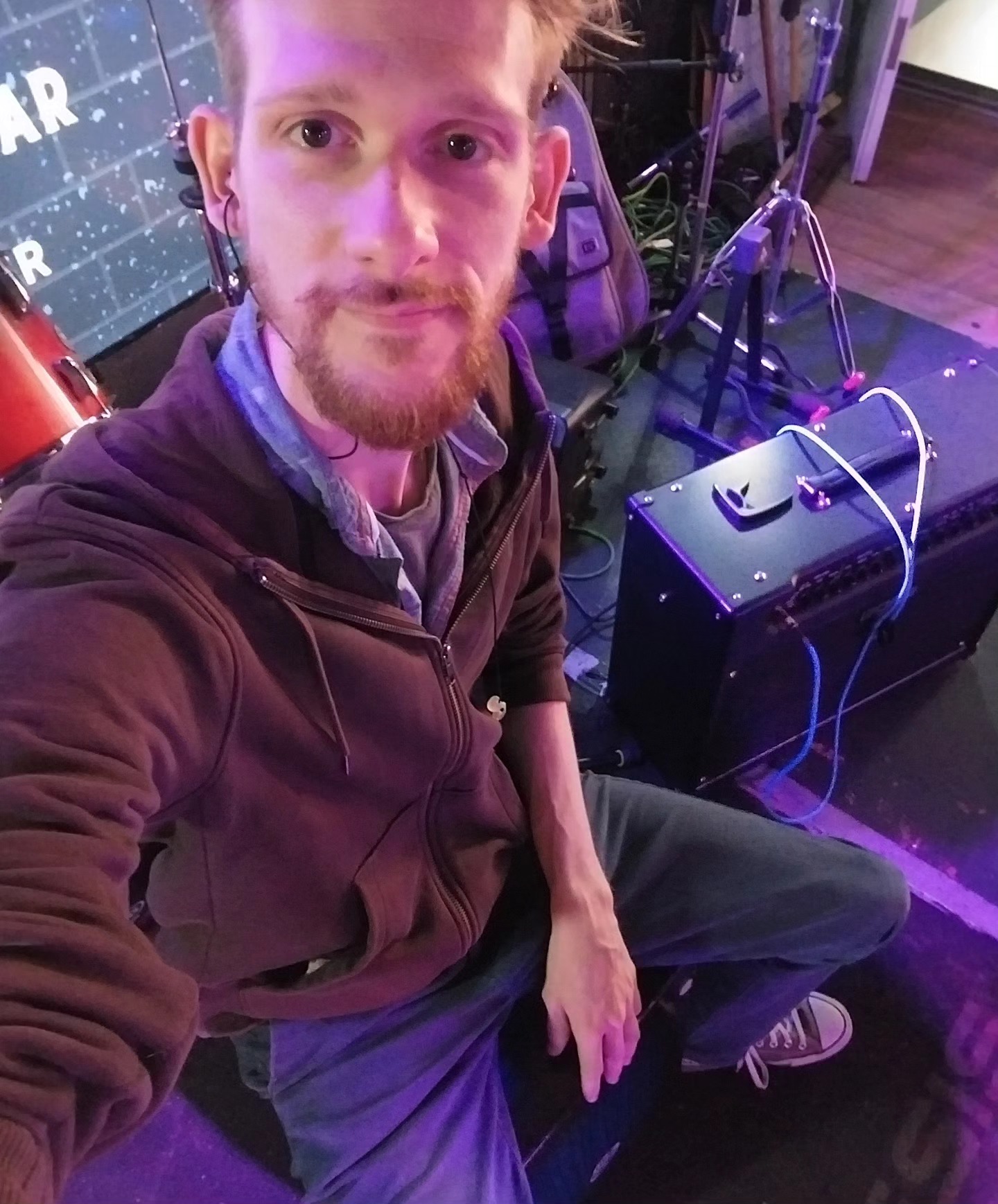 @velvetfrequencyband gig @codacolchester but wait thats not a drum kit, thats right, its my Cajon!!!
#music #musican #giggingmusician #gigs #drums #cajon #percussion #ukdrummer #ukmusician #livemusic #livemusic