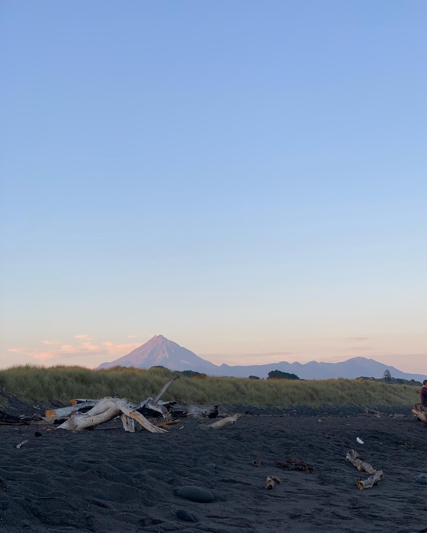 Autumn mornings 😊 #beachwalks #Taranakimounga #taranakimountainshuttle