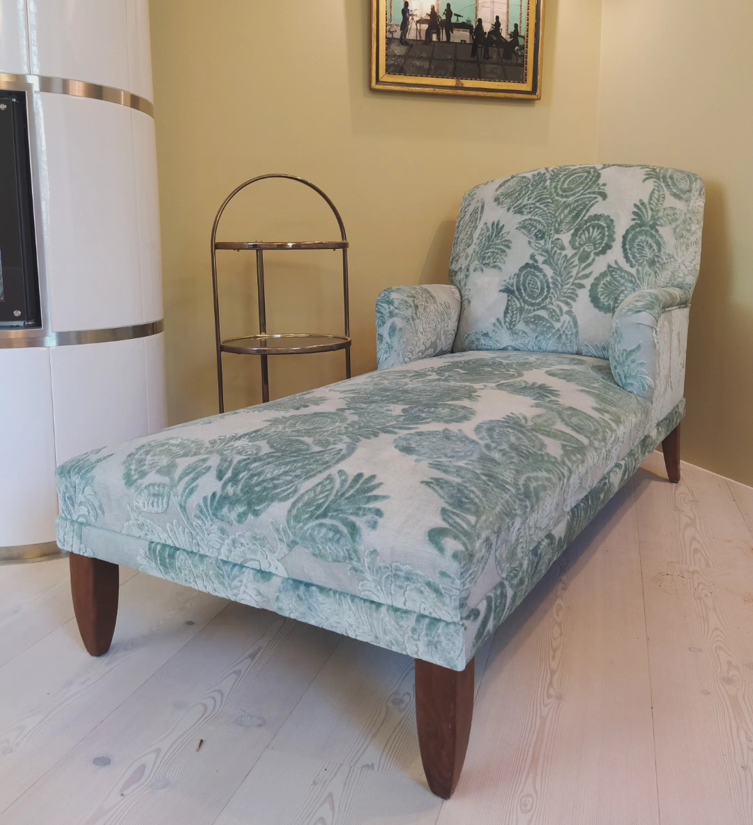 Die Seele baumeln lassen und das lange Pfingstwochenende geniessen.
Das machen fortan L. und U. aus M. via Chaiselongue.
#polsterwerkstatt
#farbcombo
#seelebaumelnlassen