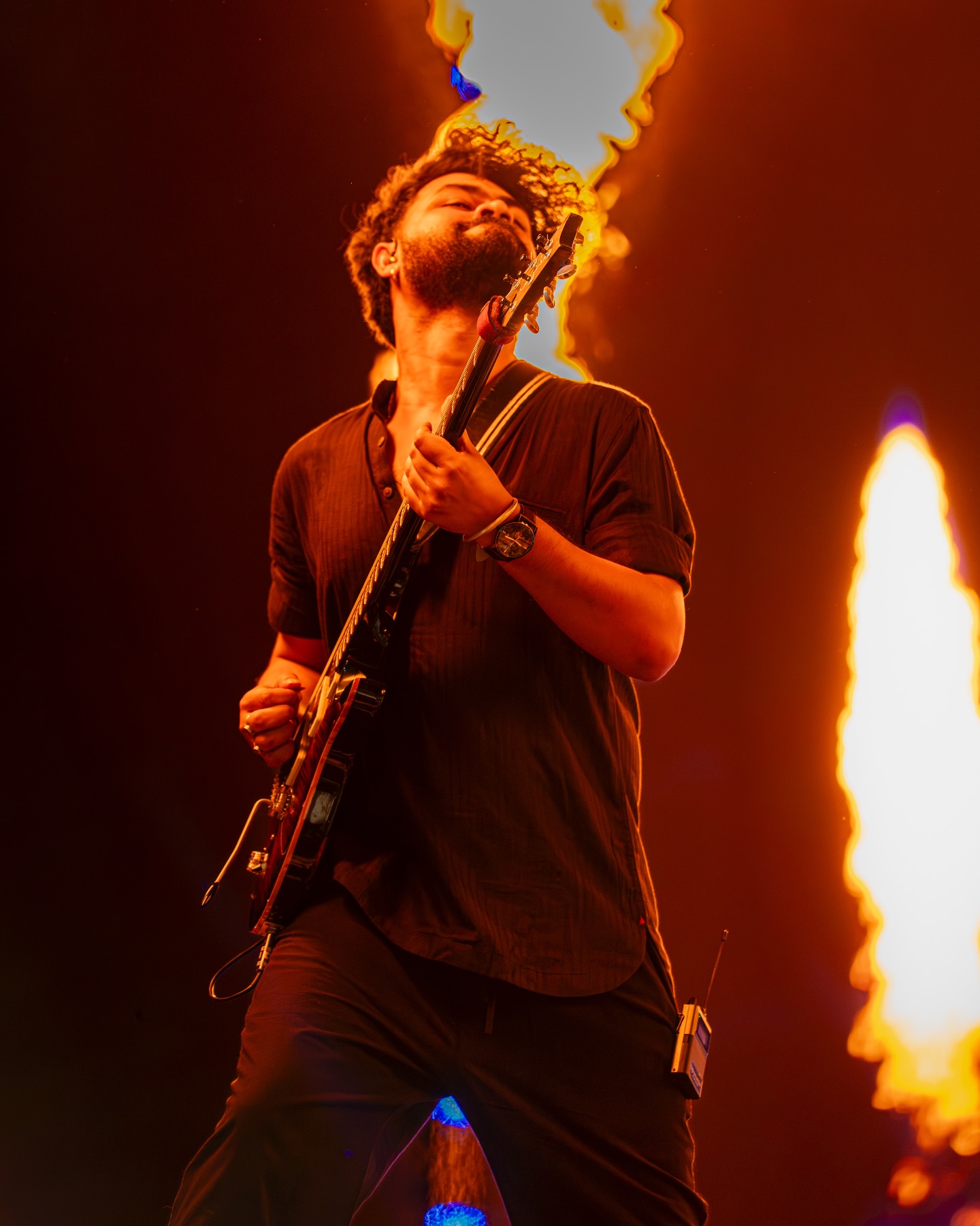 Love this amazing shot by @the_ziddi_1 from the first gig of the tour in Delhi.
@prsguitars @rightonstraps
#karanaujla #guitarist #concertphotography #artists #musician