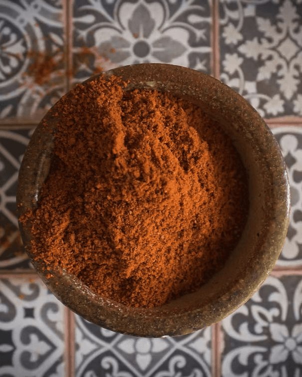𝐇𝐚𝐫𝐢𝐬𝐬𝐚🌶️ – Perfect for tagines, grilled meats, roasted veggies, or even a fiery twist on holiday dishes. A bold North African classic inspired by flavours from Libya, Tunisia, and the markets of Marrakesh. Spicy, herby, and garlicky.