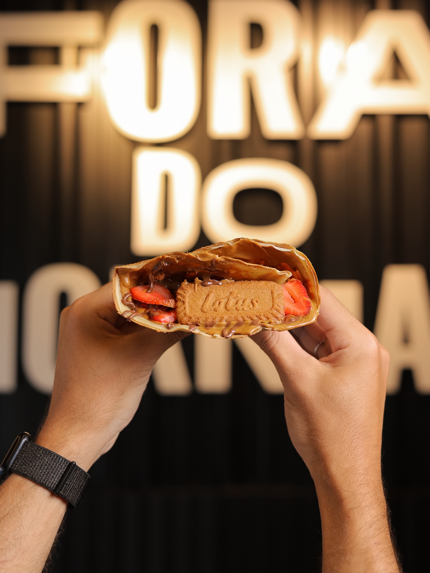 Quinta-feira com aquele doce que fala por si 😮💨
Krep de Biscoff cremoso, cheio de sabor e perfeito pra dar uma pausa no dia.
Quem resiste? 😌💜💛
📍Un. Sta. Rosália – Av. Pereira da Silva, 1217
📍Un. Campolim – Mercadão Campolim, box 104
💛 Consumo no local, delivery ou