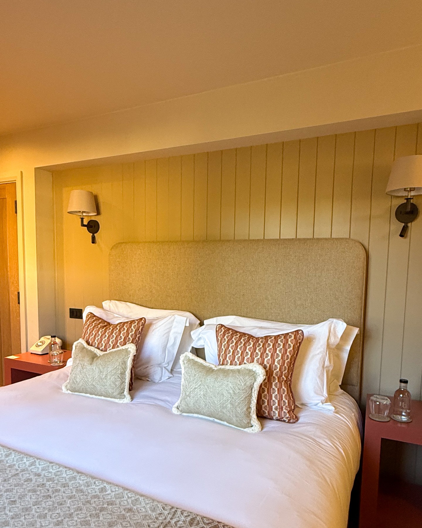 First Floor Courtyard Room. Super king-size bed, en-suite bathroom, and located just steps from the main hotel.
Finish with petit fours and an espresso at Moda, then retreat to your Courtyard Room for the night.
Book your stay via the link in bio.