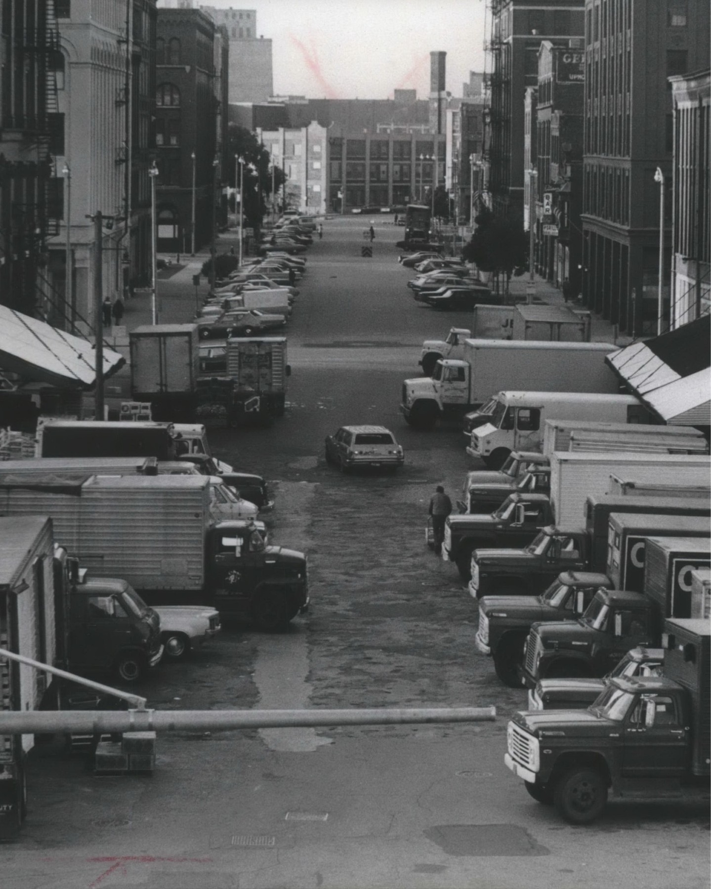 Swipe ▶️ to see the evolution of Broadway from 1976 🕺 to 2026 🤩
As the Historic Third Ward Association (HTWA) celebrates five decades of neighborhood advocacy and community connection in 2026, we look back at the past 50 years with some of the visionaries who sparked the district’s revival ✨
Last night, we soft-launched our 50th anniversary celebration at @skylightmusictheatre for the release of our spring 2026 THREE magazine 📖
This year, all THREE (pun intended 😉) publications will look back at the past 50 years of the HTWA, highlighting the people, places and community feel that makes the HIstoric Third Ward shine so bright 🌟
Click the link in our bio to review our newest edition, and be on the lookout for upcoming magazines coming to you throughout our 50th anniversary year 🔗
📸: @erichalvie (1), @journalsentinel (2)