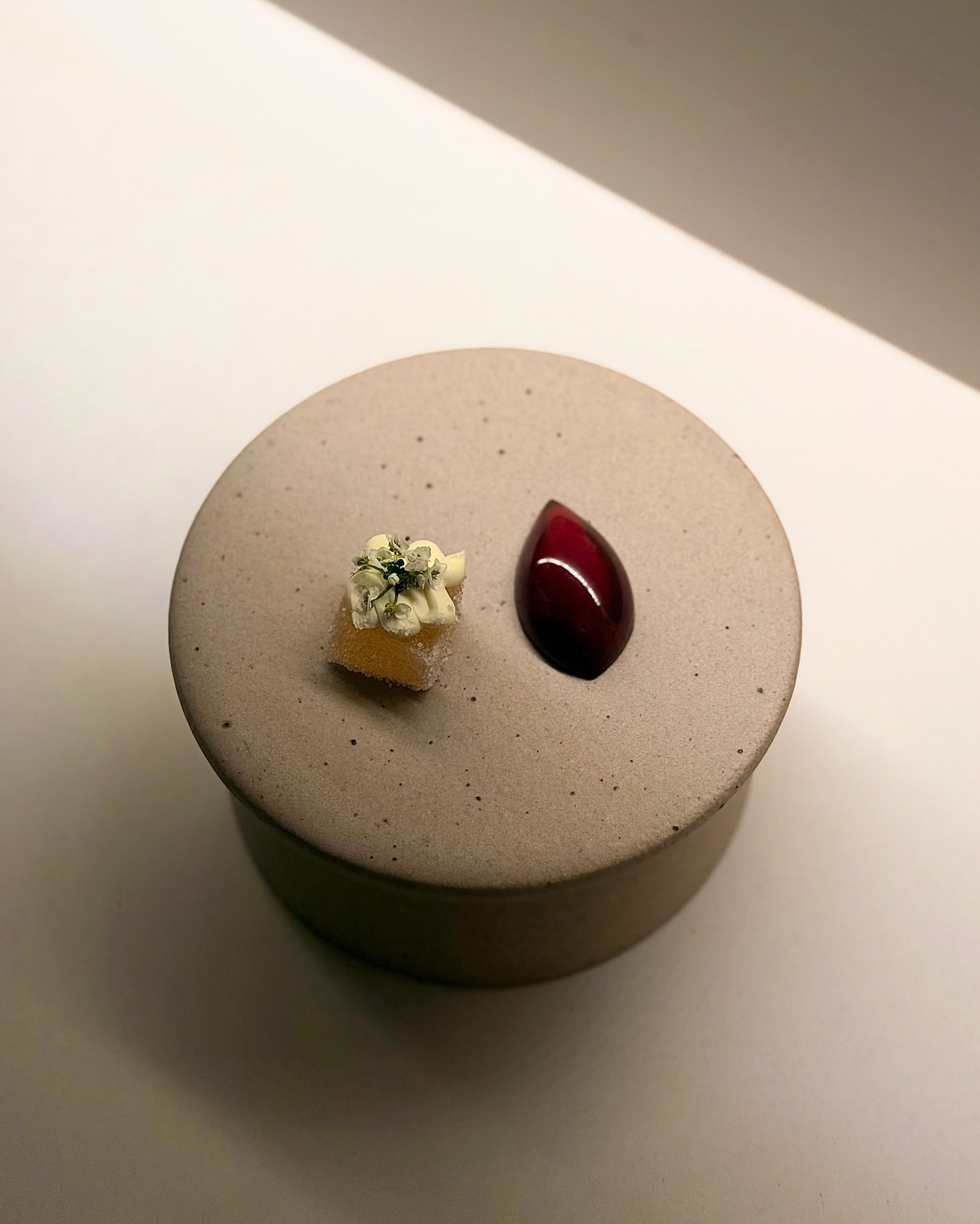 A week at Moda… part two.
Pumpkin seed praline chocolate, and pear & cardamom pâte de fruit petit fours
@jamesotwilson collecting wild garlic on a foraging route
Beautifully crisp fat on a Hogget loin, ready for service
Our finished Venison dish
Bread and snacks looking glossy and delicious
Adding the lamb jus gras to the Hogget loin
Dishes lined up on the pass for the @tengusake dinner