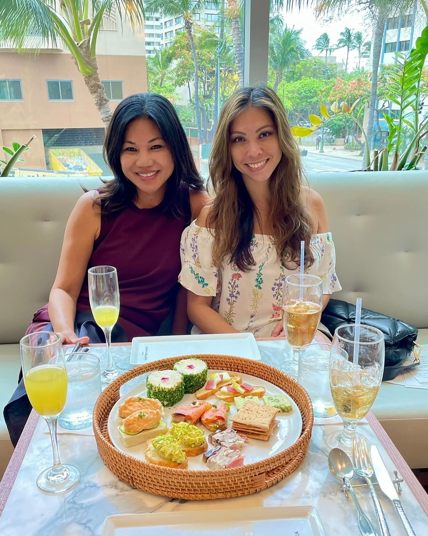 Client outings are the best! Thanks for the delightful afternoon tea @deandelucahawaii We were thoroughly impressed. 🥰😋 Such a fun experience! We will be back. #deandelucahawaii #thefirmpilates #thefirmpilatesstudio #hawaiilife #hawaiifit #pilateshawaii #hawaiipilates #pilateslife #afternoontea #basipilatesinstructor