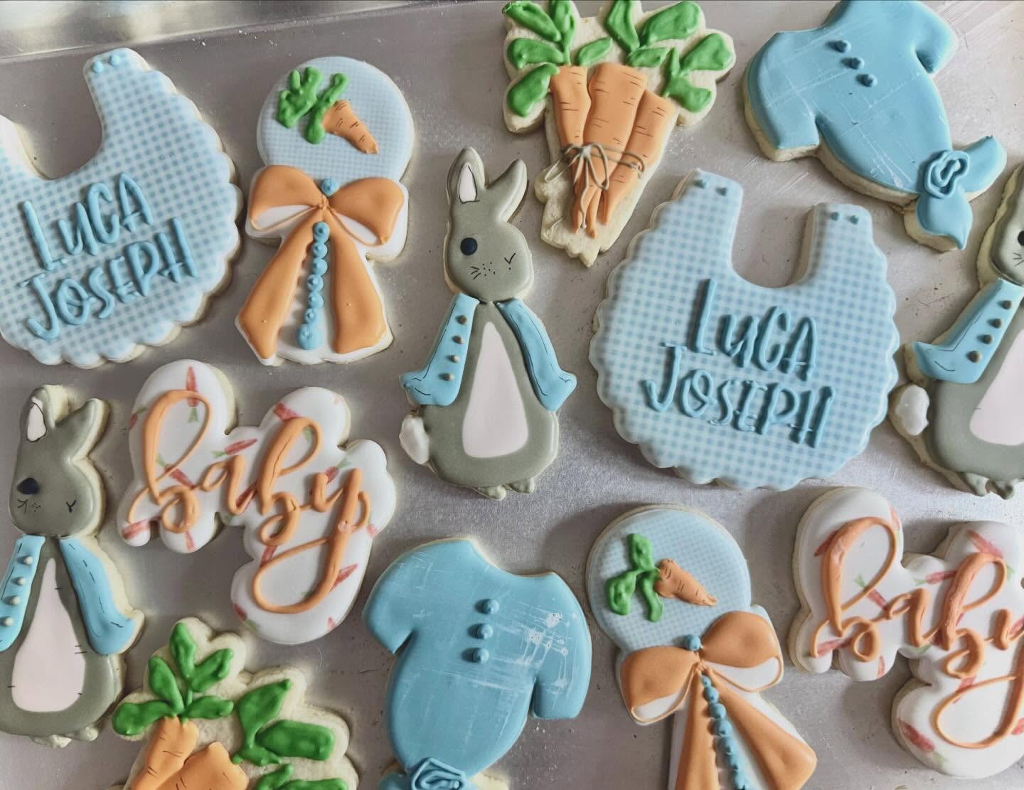 Welcome little wonder!!! Your family is so smitten with you already!!!!
#peterrabbitcookies #babyshowercookies #decoratedcookiesfrisco #friscocookies #customcookiesfrisco